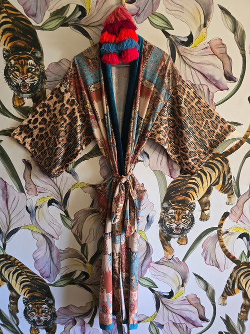 The BROWN & LEOPARD SEQUINS SLEEVE KIMONO