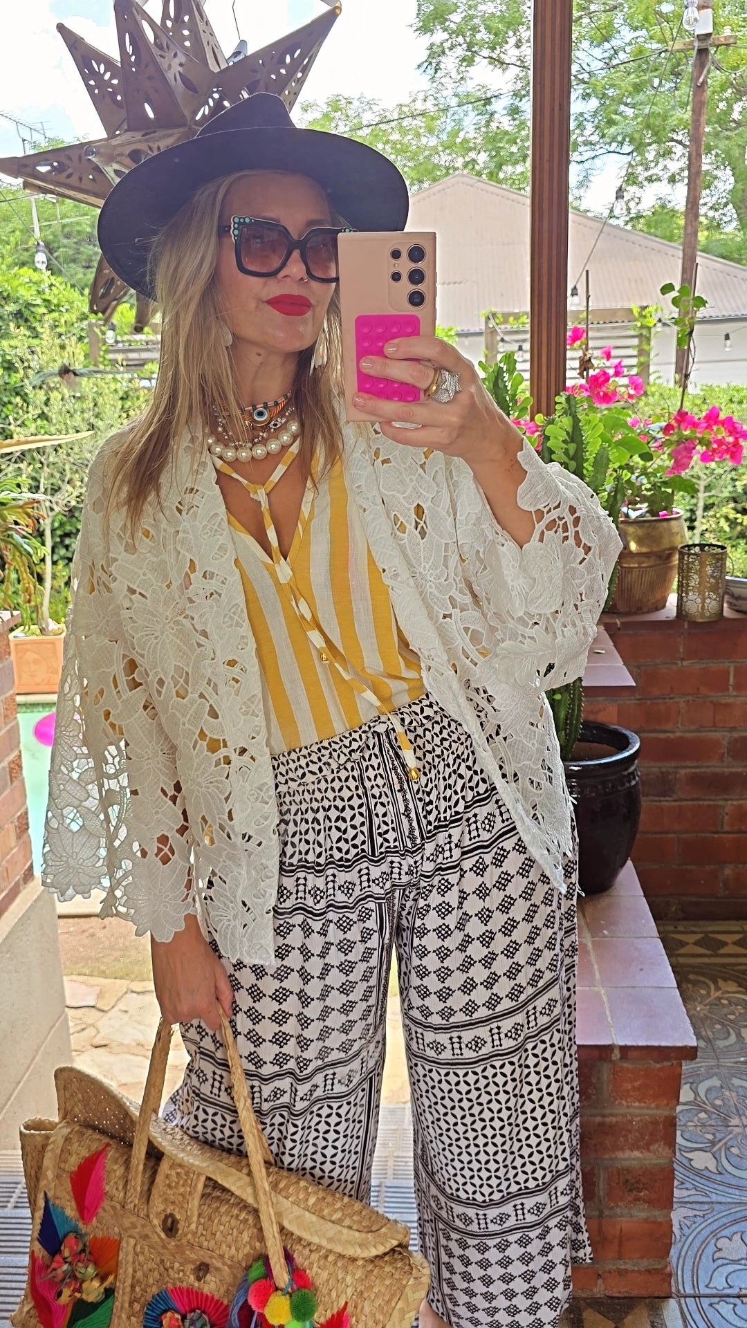 Meet me in the Lobby, Darling lace kimono