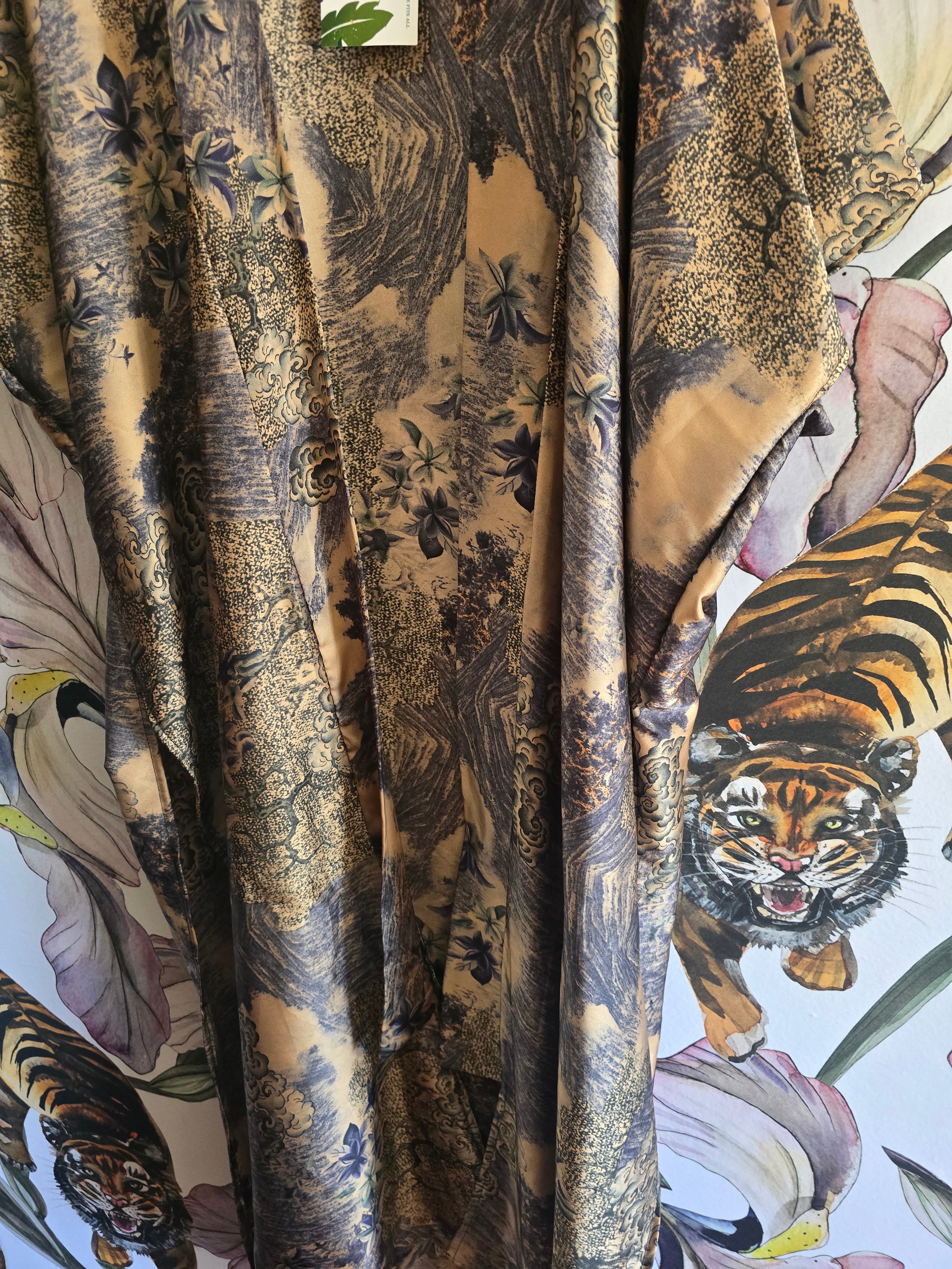 The WHITE LOTUS KIMONO