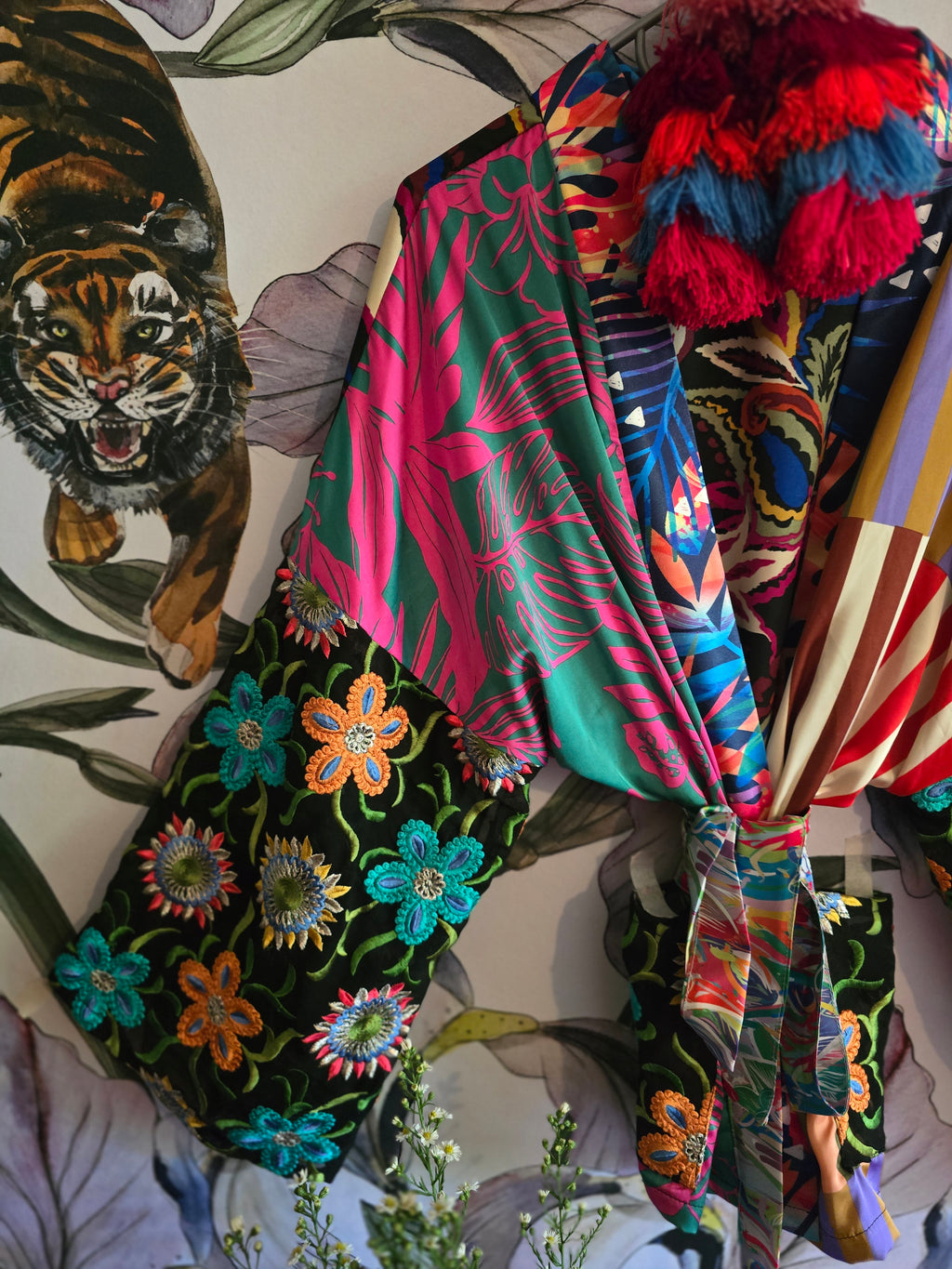 The MIDNIGHT MUSE cropped kimono