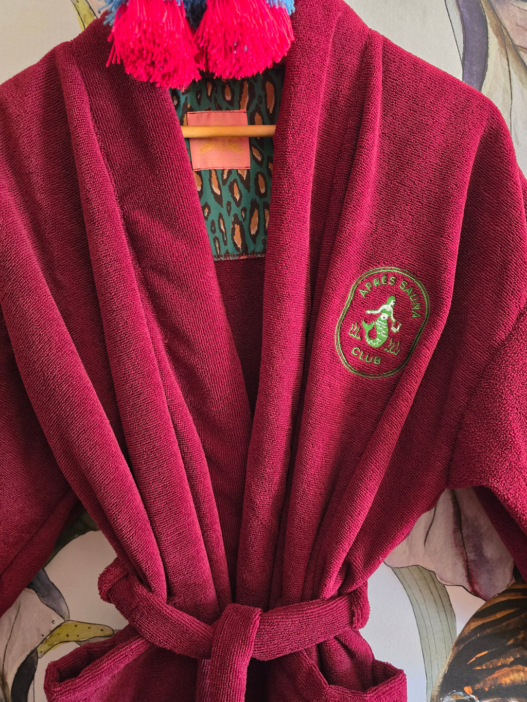 The APRÈS-SAUNA CLUB TOWLING GOWN - ROUGE