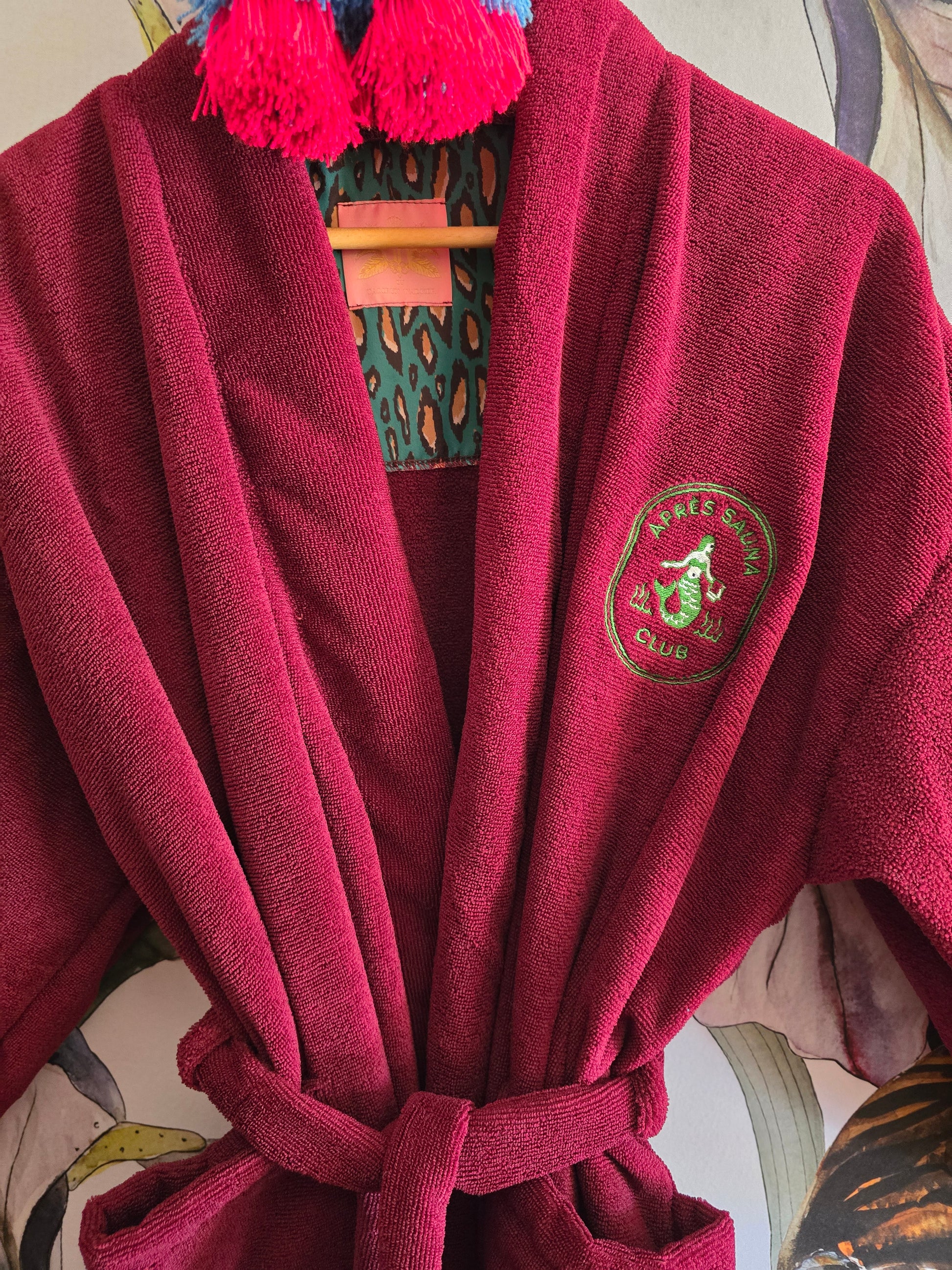 The APRÈS-SAUNA CLUB TOWLING GOWN - ROUGE