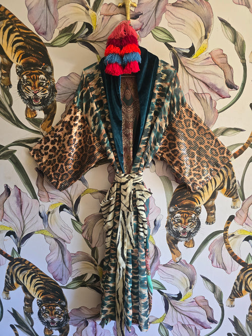 The EMRALD & PAISLY KIMONO WITH SEQUINS SLEEVES & VELVET TRIM