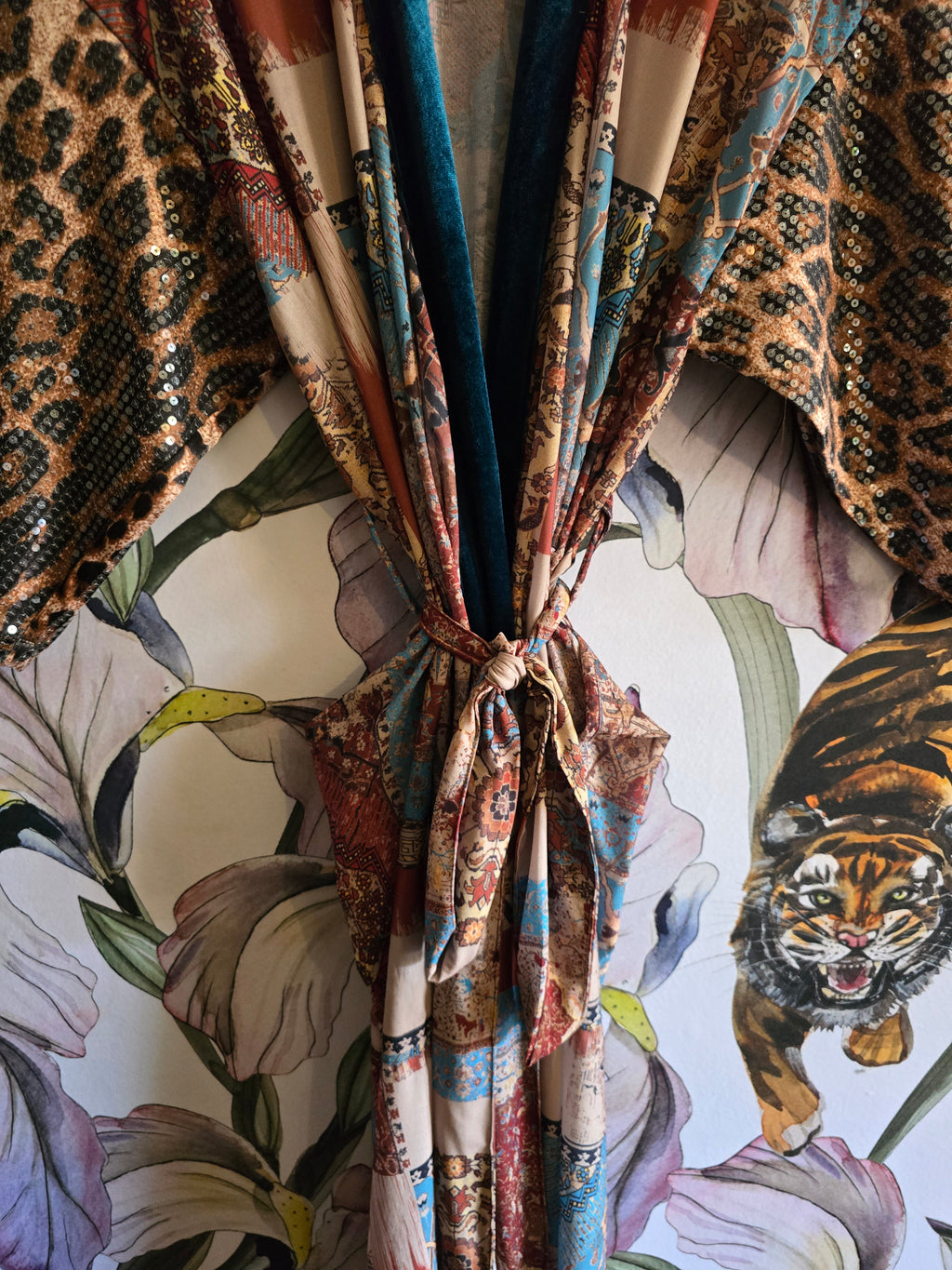 The BROWN & LEOPARD SEQUINS SLEEVE KIMONO
