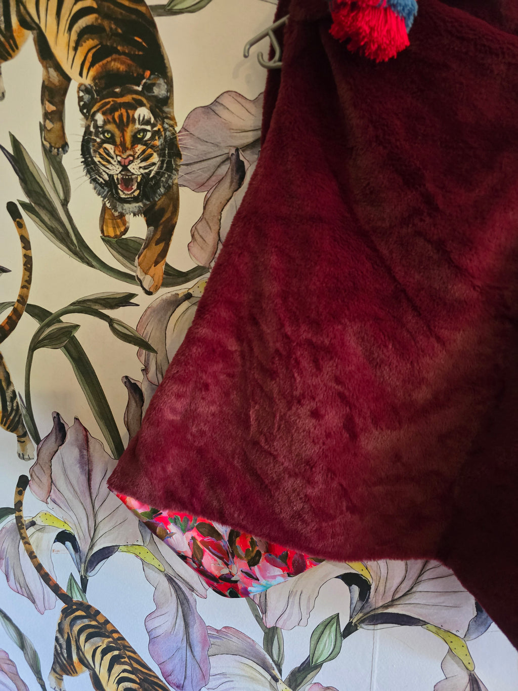 The SLOW RUMBA REVERSIBLE  SLEEVELESS JACKET MAROON & BLOOM