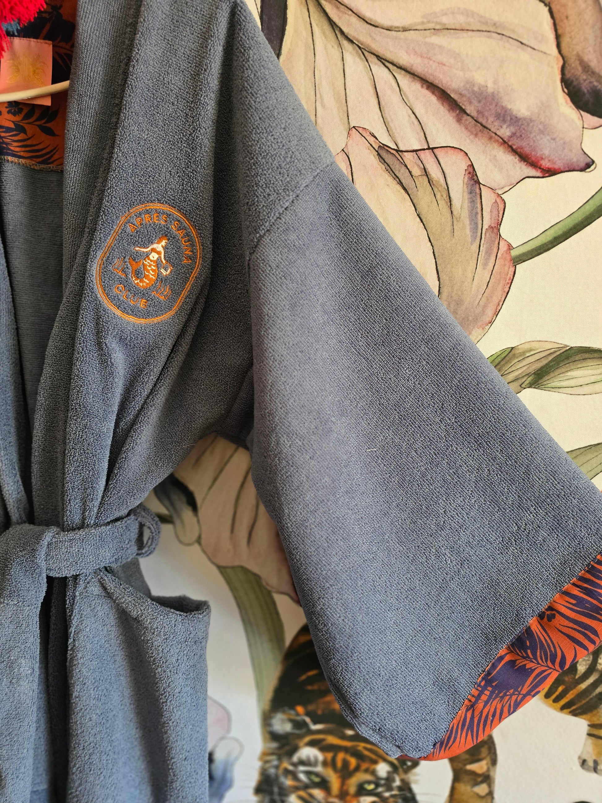 The APRÈS-SAUNA CLUB TOWLING GOWN - DENIM BLUE