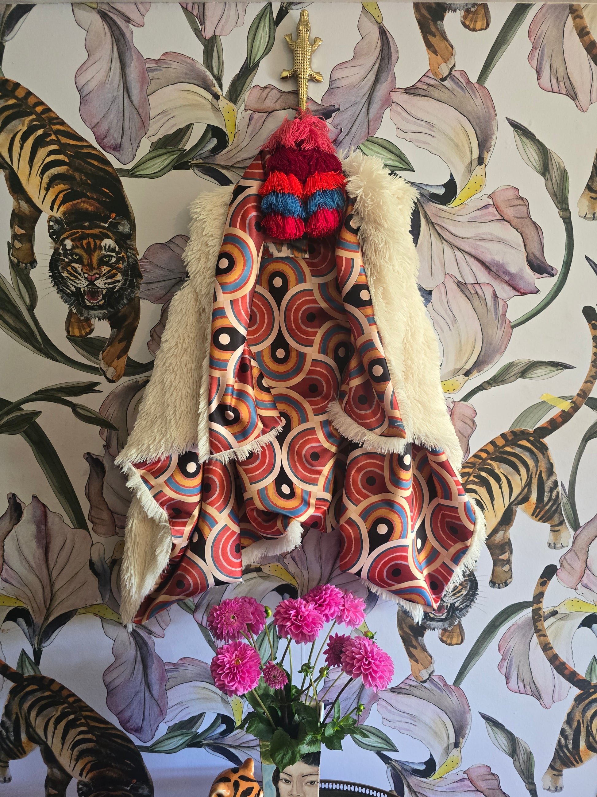 The SLOW RUMBA REVERSIBLE  SLEEVELESS JACKET