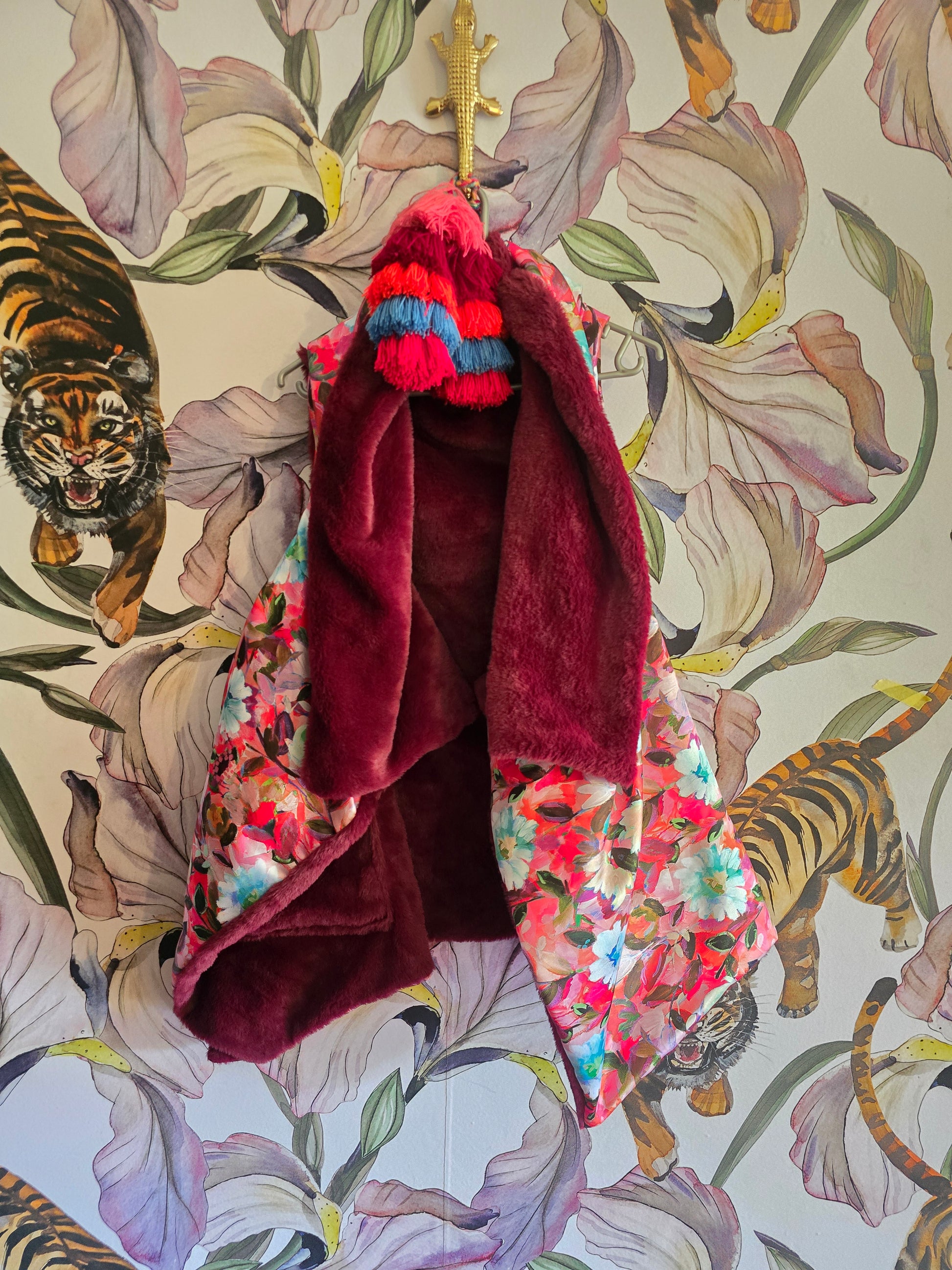 The SLOW RUMBA REVERSIBLE  SLEEVELESS JACKET MAROON & BLOOM