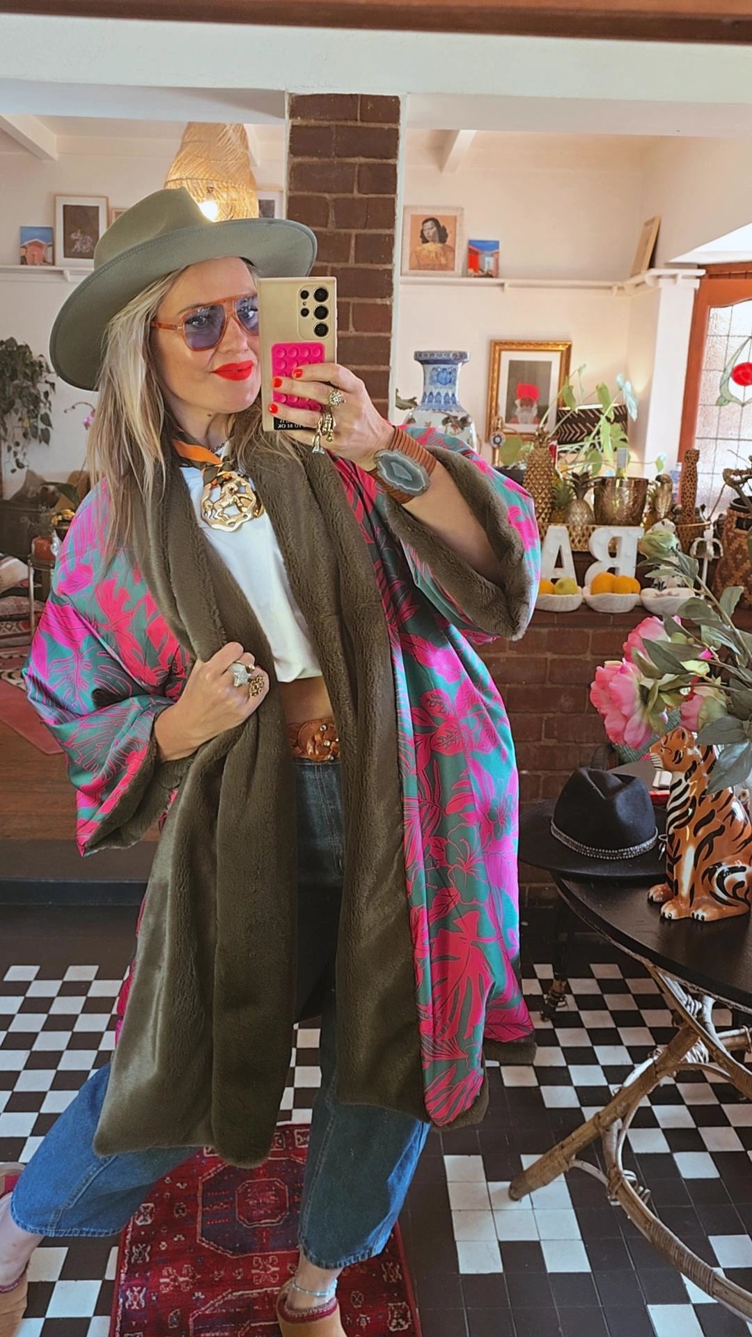The LUXE LONG FAUX FUR FULLY REVERSIBLE COAT (ARMY GREEN )
