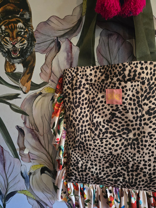 The FRILL 🐅  BEACH BAG