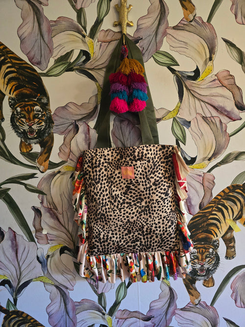 The FRILL 🐅  BEACH BAG