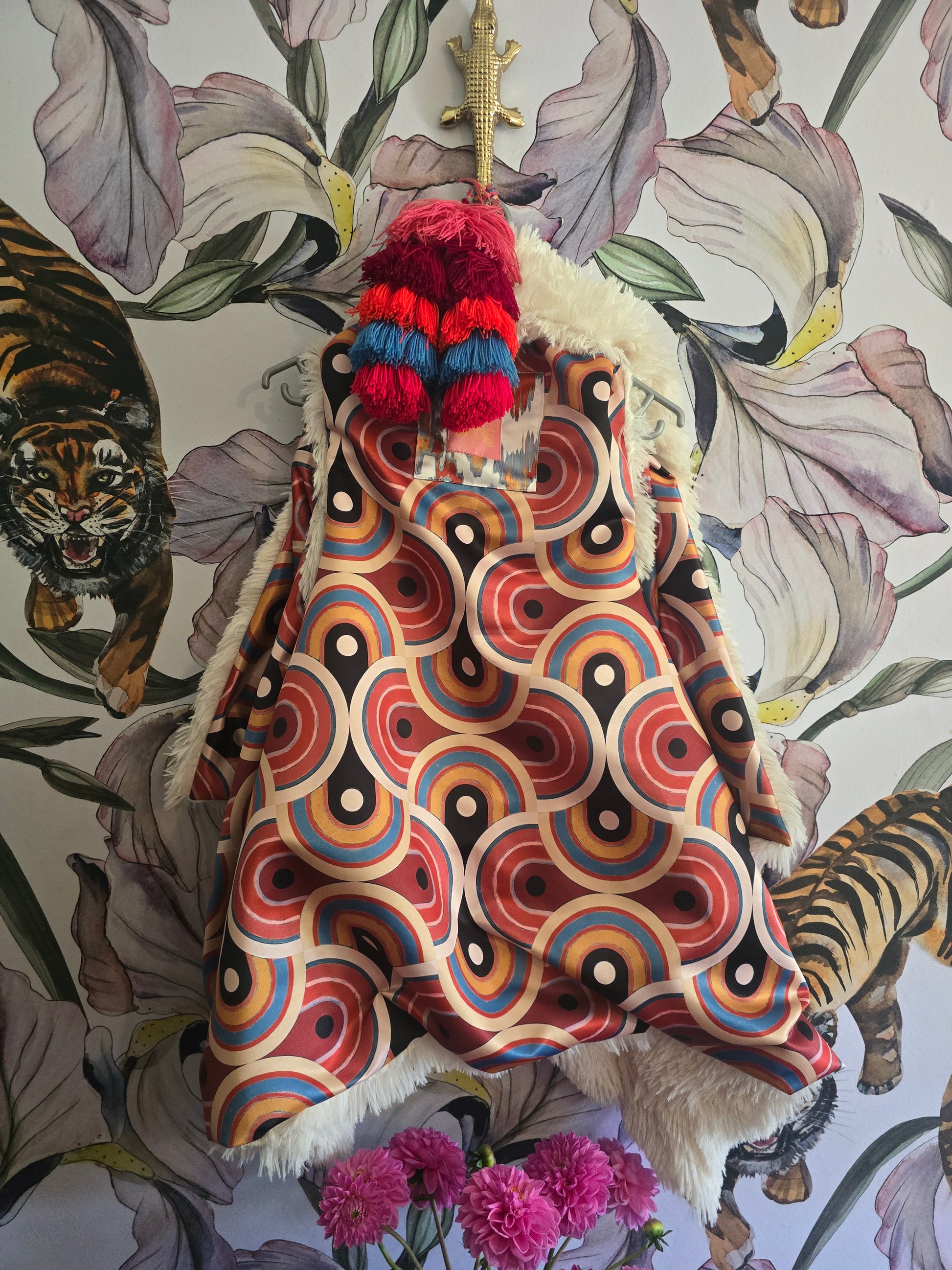 The SLOW RUMBA REVERSIBLE  SLEEVELESS JACKET