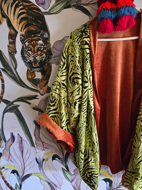 The REVERSIBLE VELVET kimono