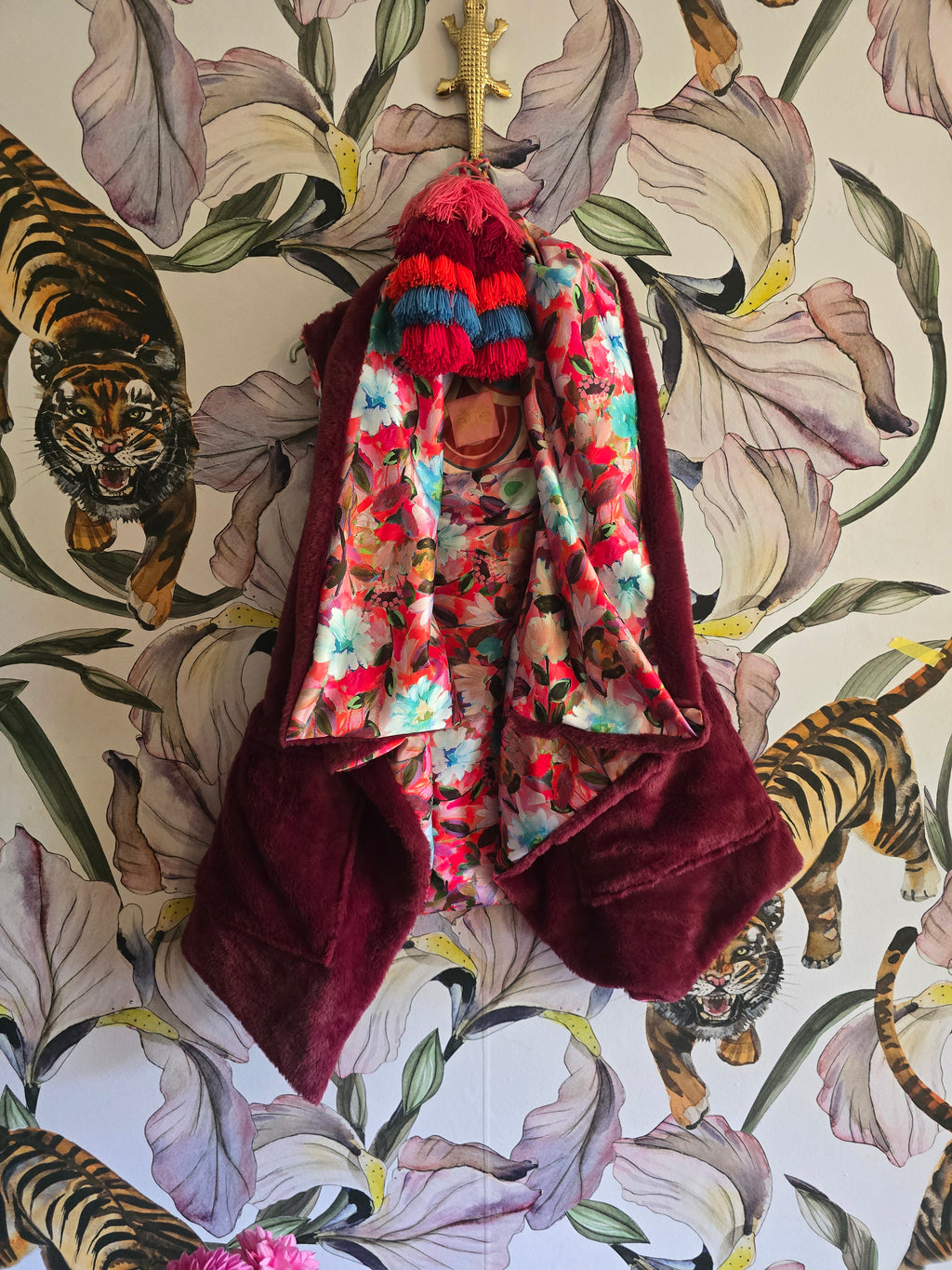 The SLOW RUMBA REVERSIBLE  SLEEVELESS JACKET MAROON & BLOOM