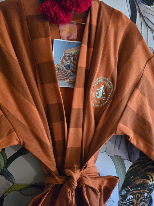 The APRÈS-SAUNA CLUB TOWLING GOWN