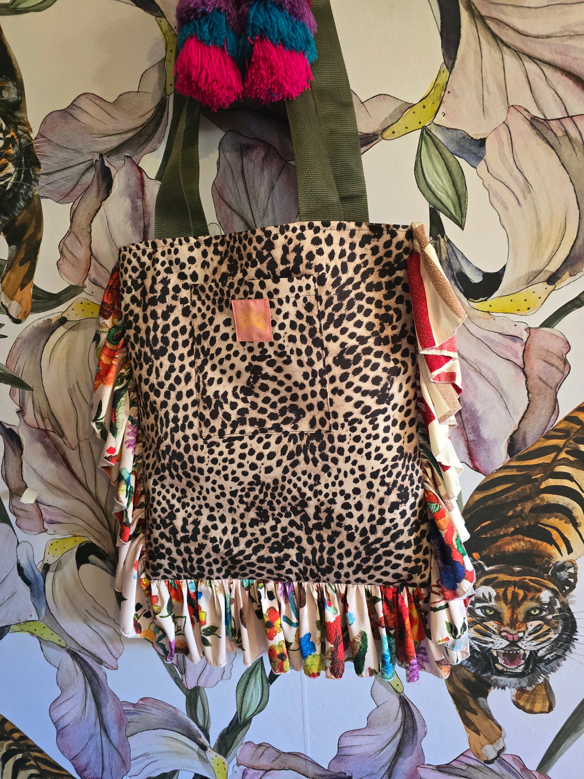 The FRILL 🐅  BEACH BAG