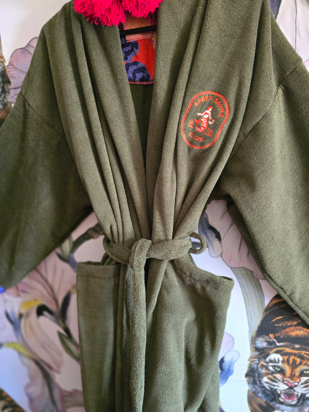 The APRÈS SAUNA CLUB TOWLING GOWN - SEAWEED GREEN