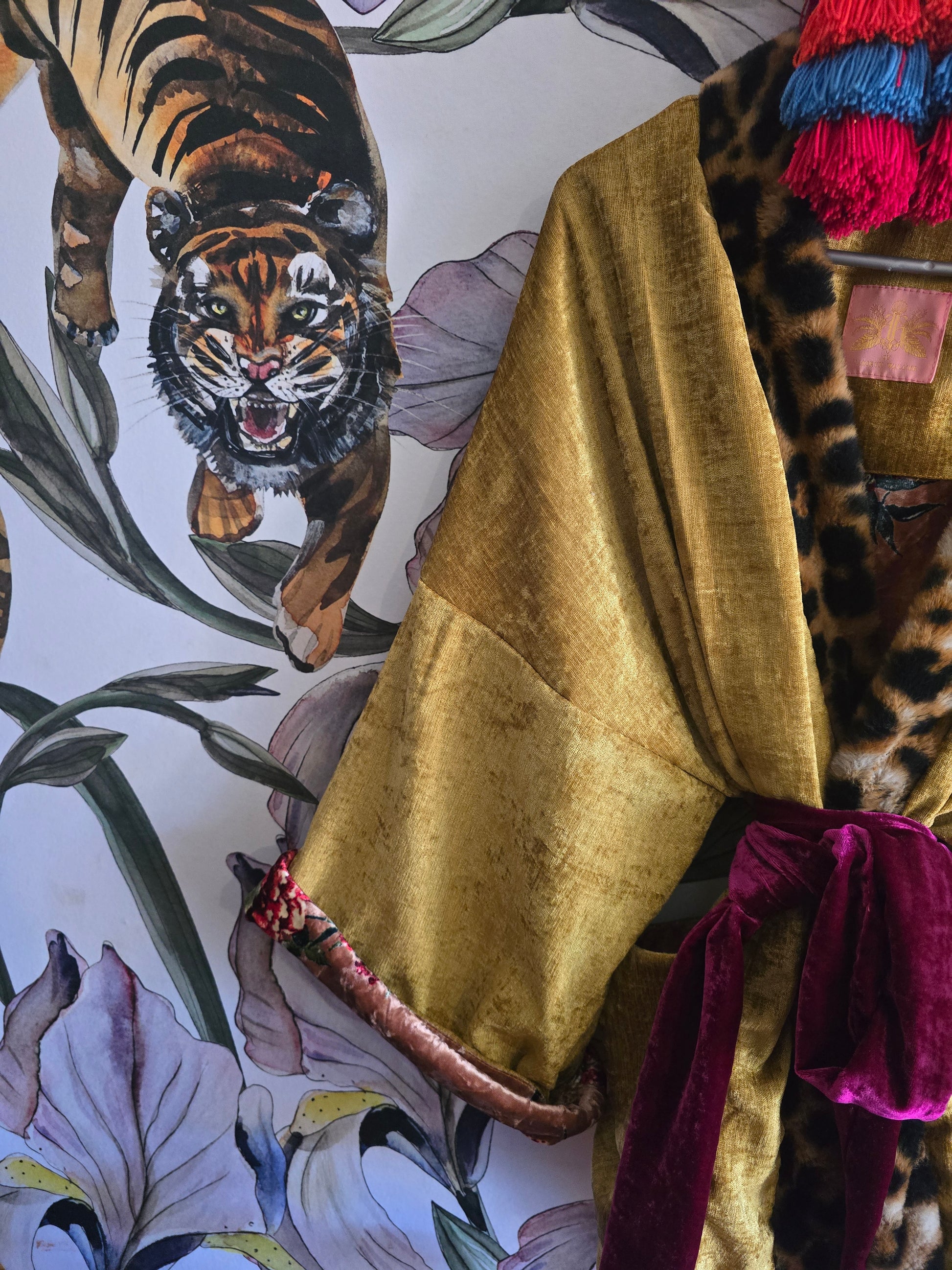 The ORIENTAL FLORAL REVERSIBLE KIMONO IN VELVET