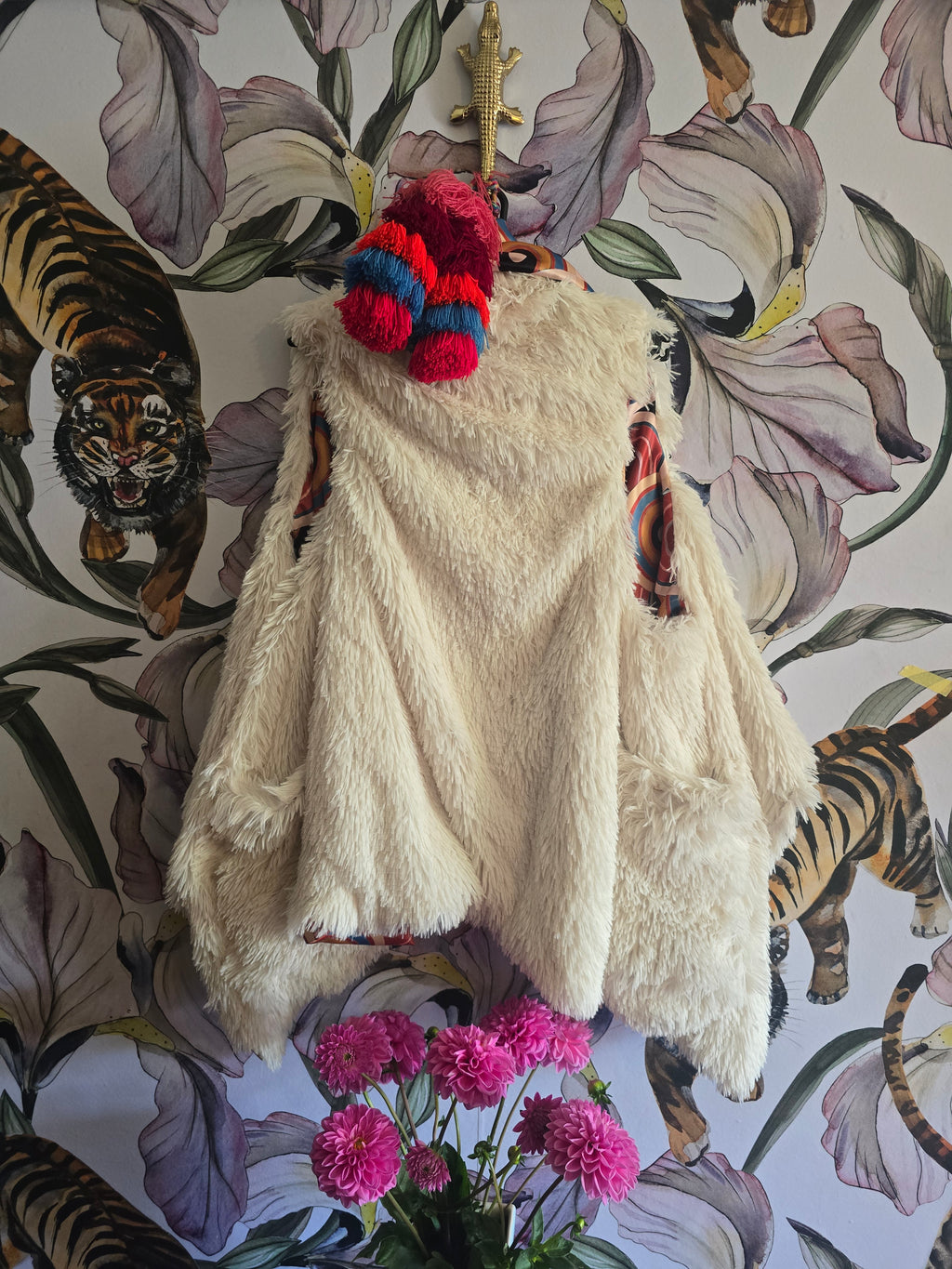 The SLOW RUMBA REVERSIBLE  SLEEVELESS JACKET