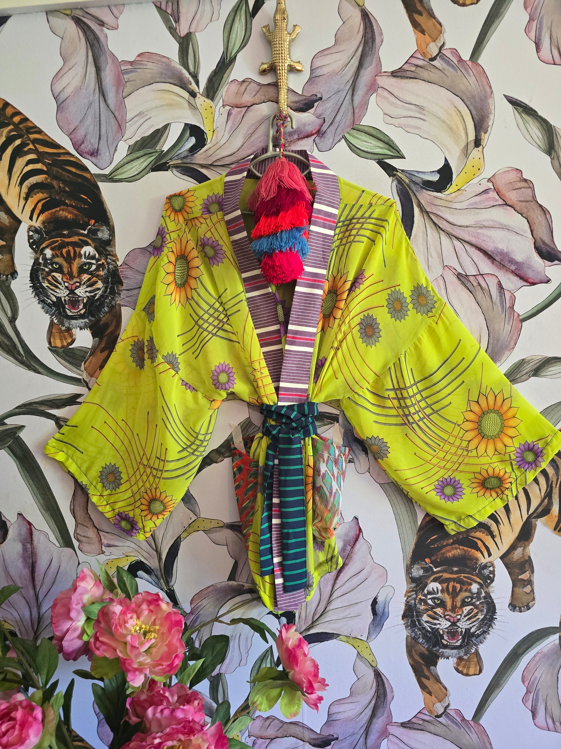 The EXOTIC BLOOM CROPPED KIMONO