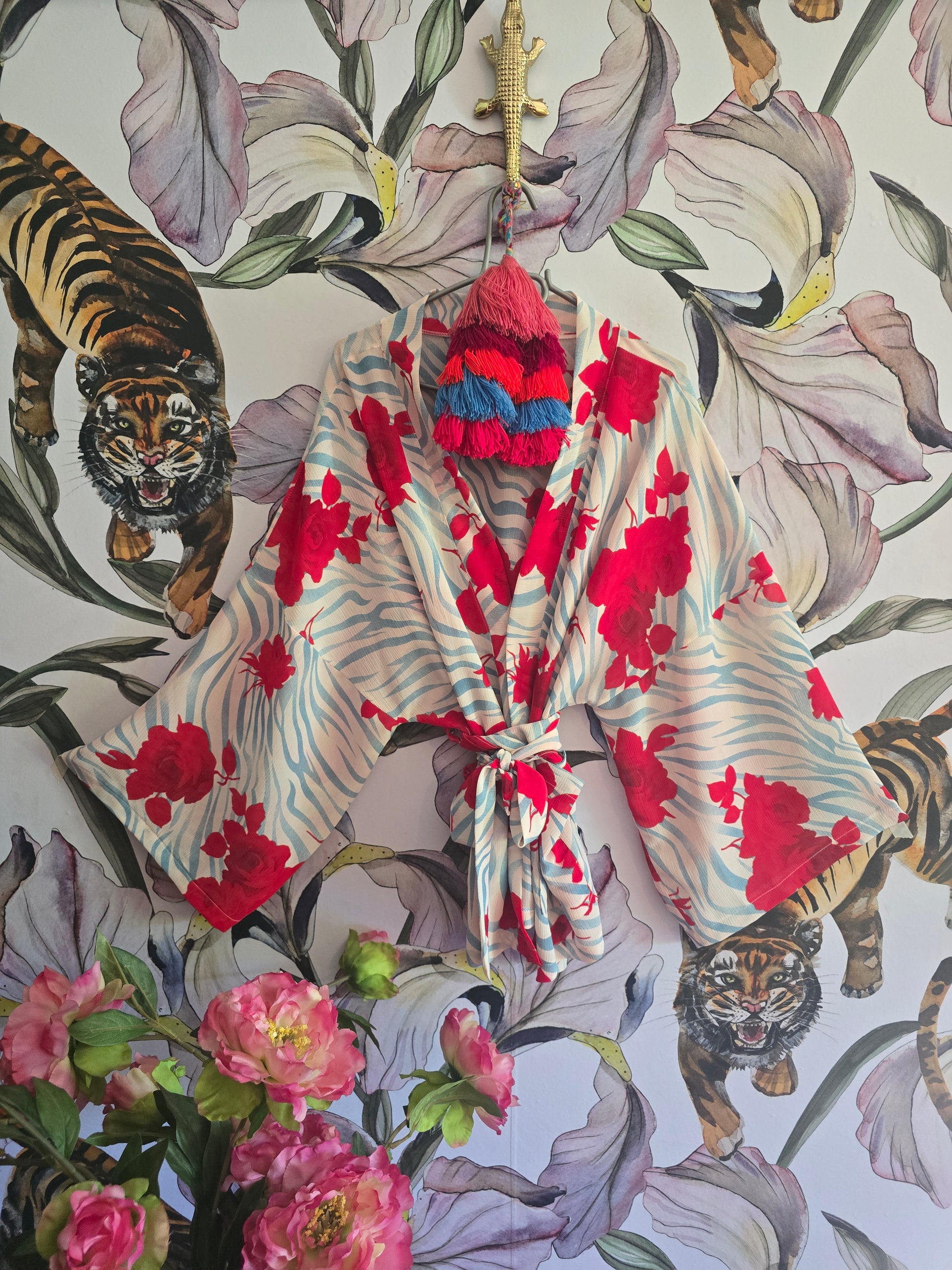 The HOLLYWOOD MISTRESS IN BLUE CROPPED KIMONO