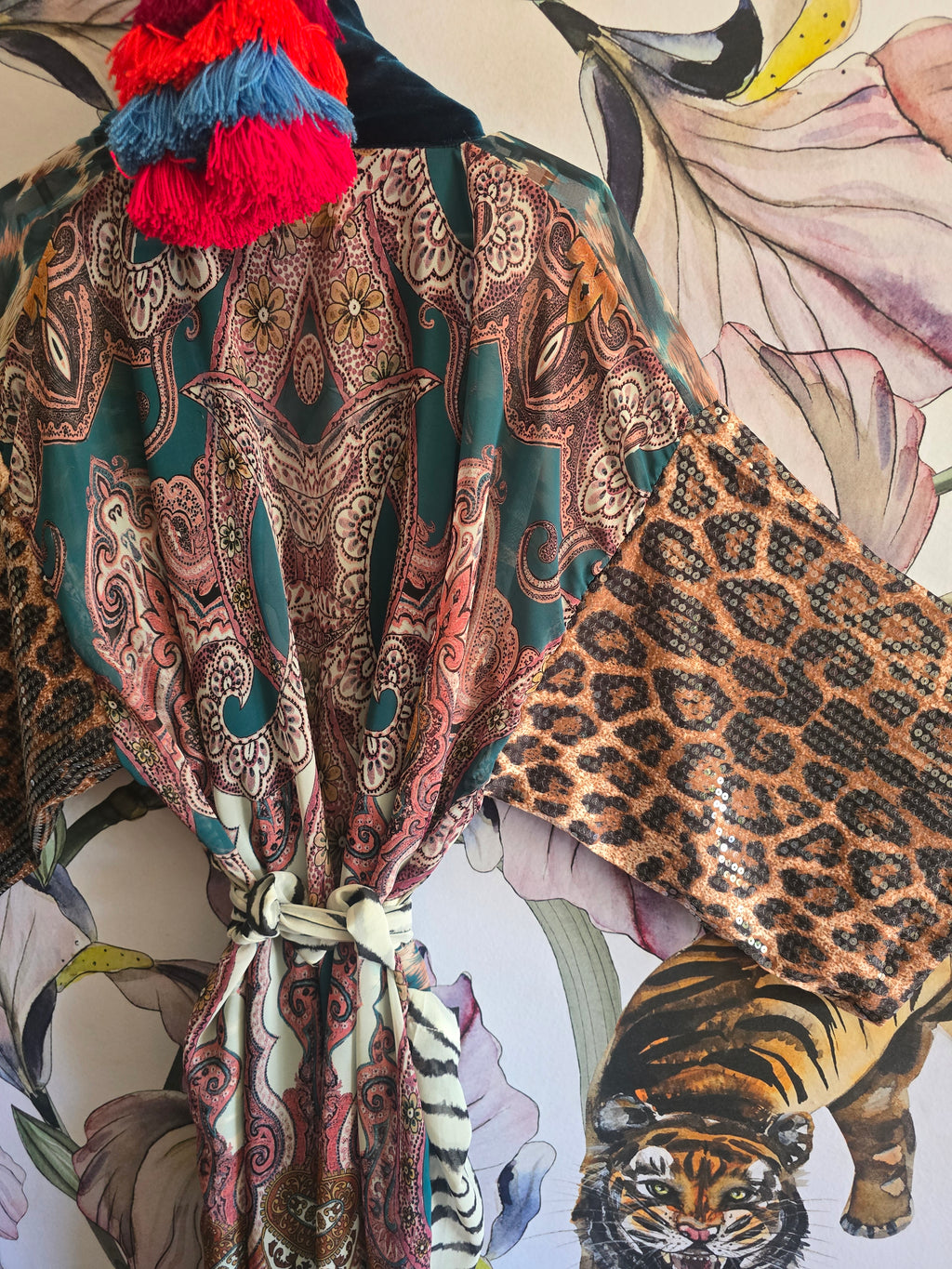 The EMRALD & PAISLY KIMONO WITH SEQUINS SLEEVES & VELVET TRIM