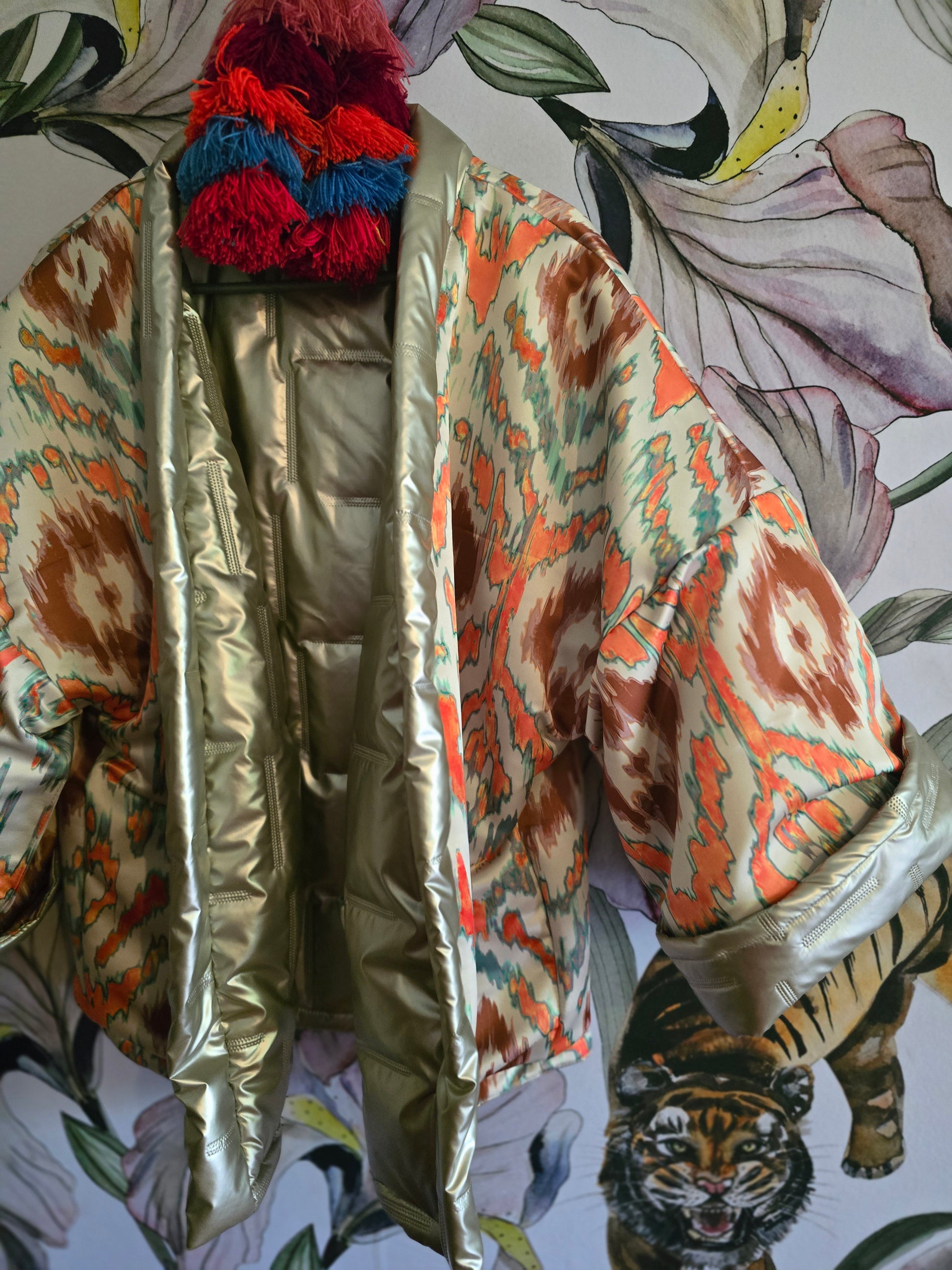 The COOL MOM REVERSIBLE PUFFER IN PEWTER & IKAT ( ONLY ONE )