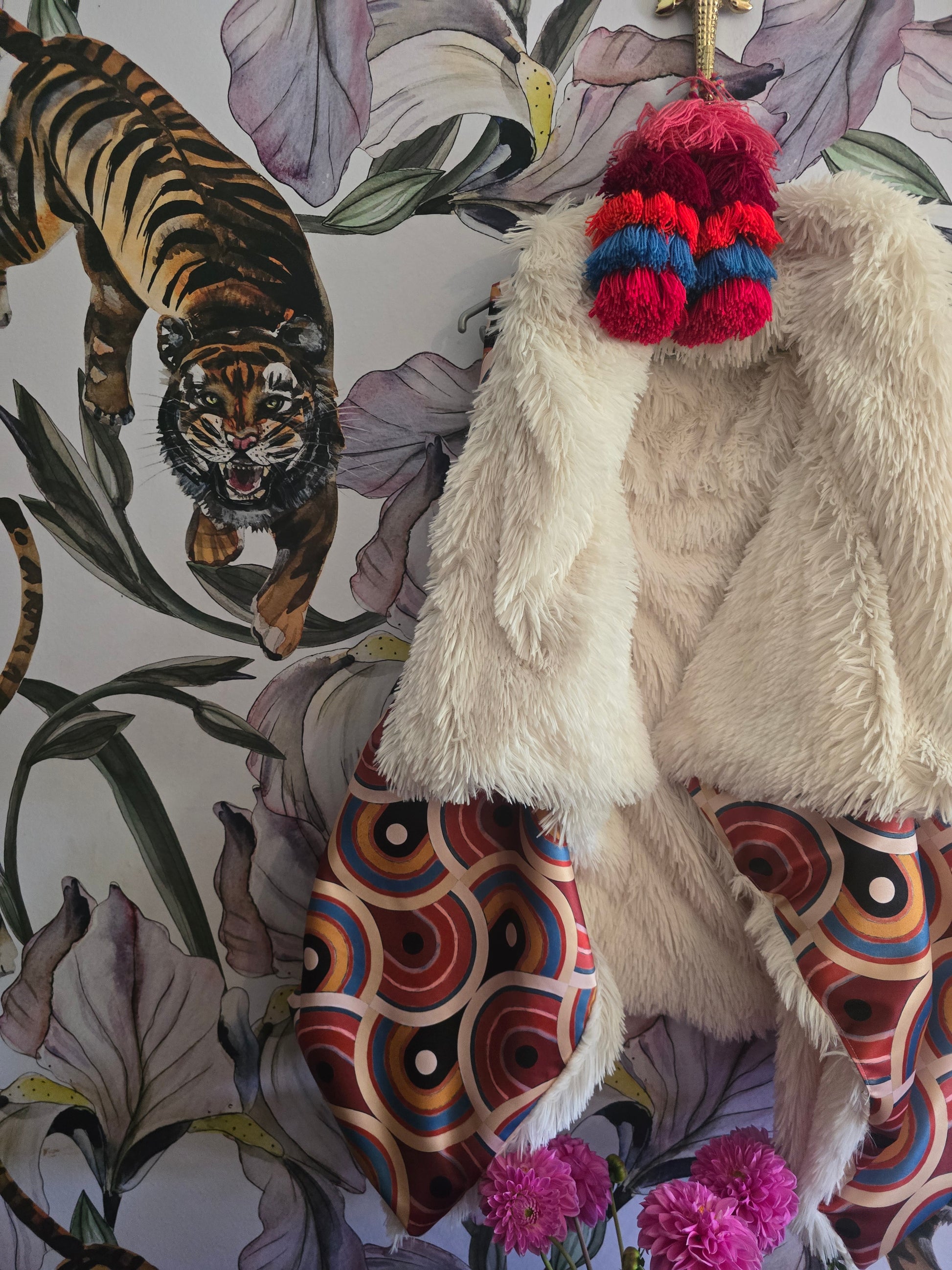 The SLOW RUMBA REVERSIBLE  SLEEVELESS JACKET