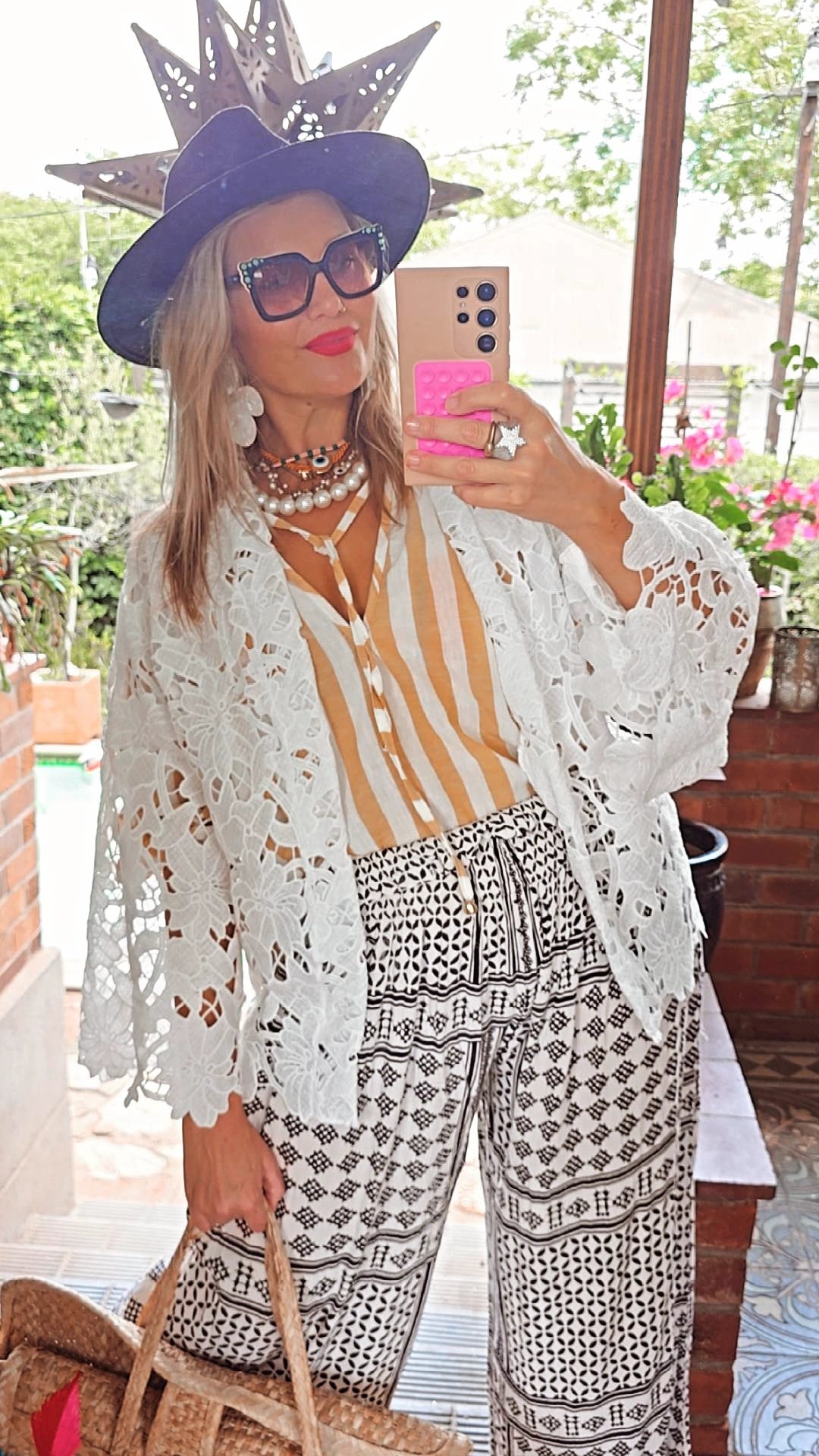 Meet me in the Lobby, Darling lace kimono