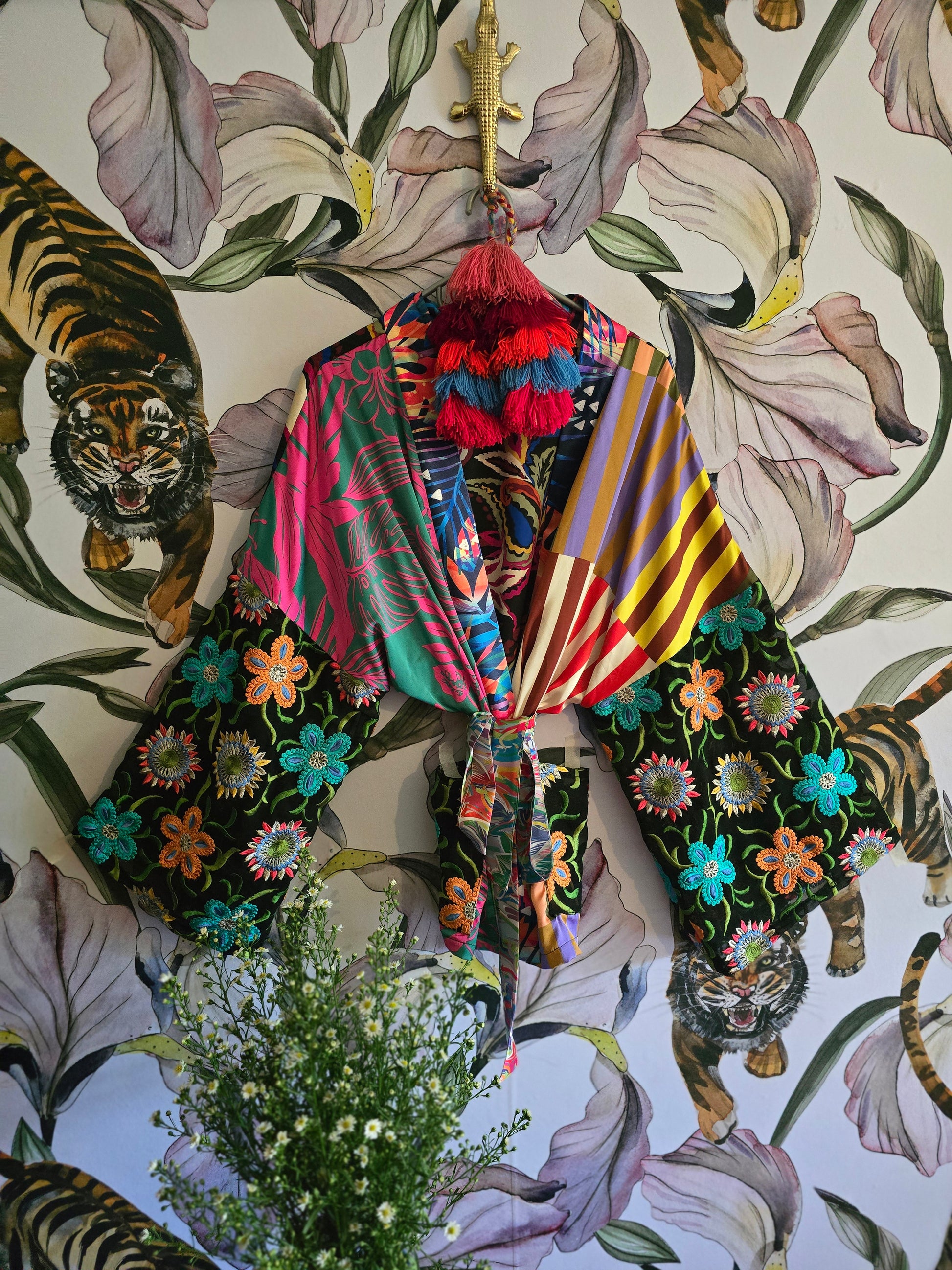 The MIDNIGHT MUSE cropped kimono