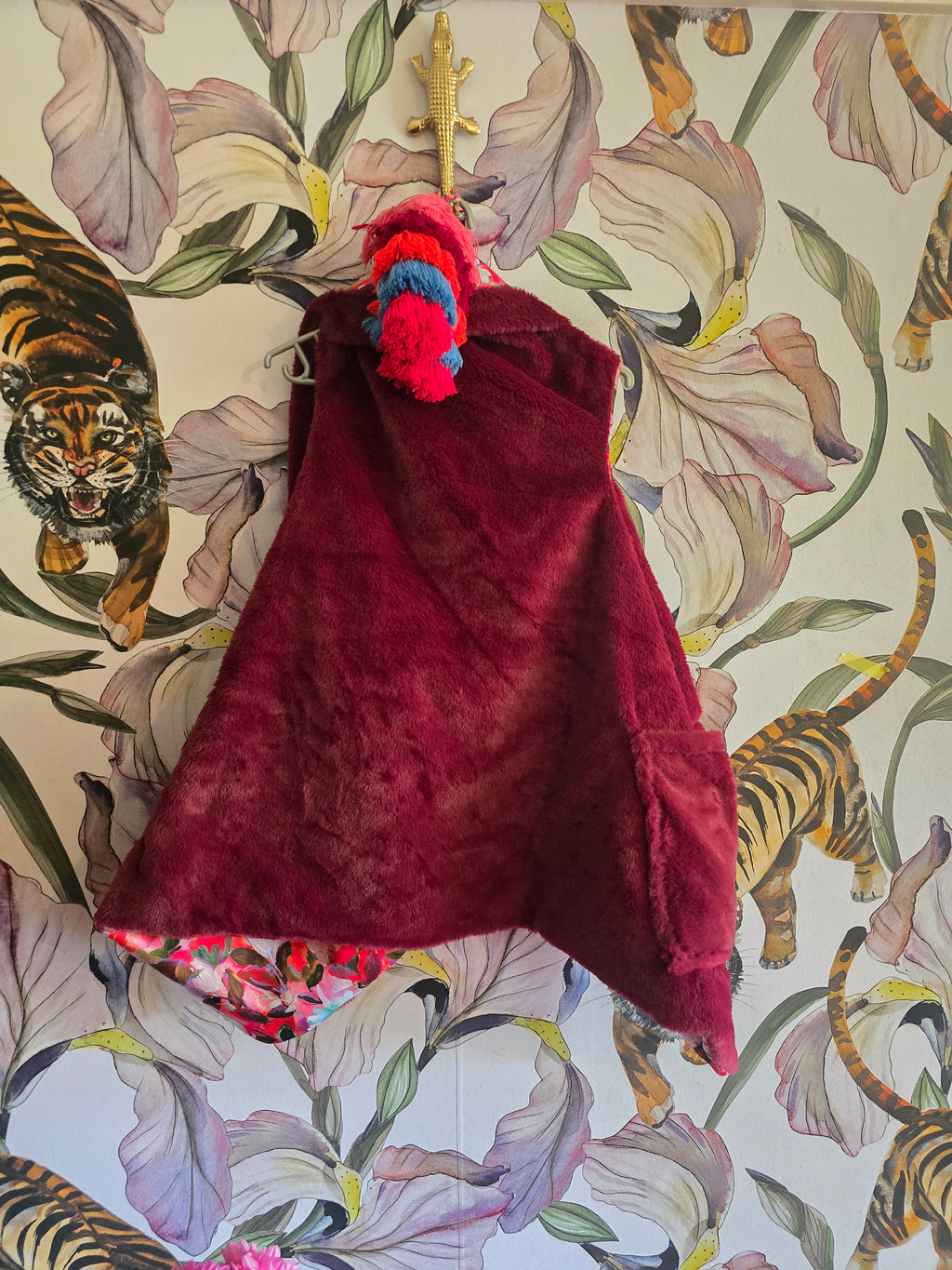 The SLOW RUMBA REVERSIBLE  SLEEVELESS JACKET MAROON & BLOOM
