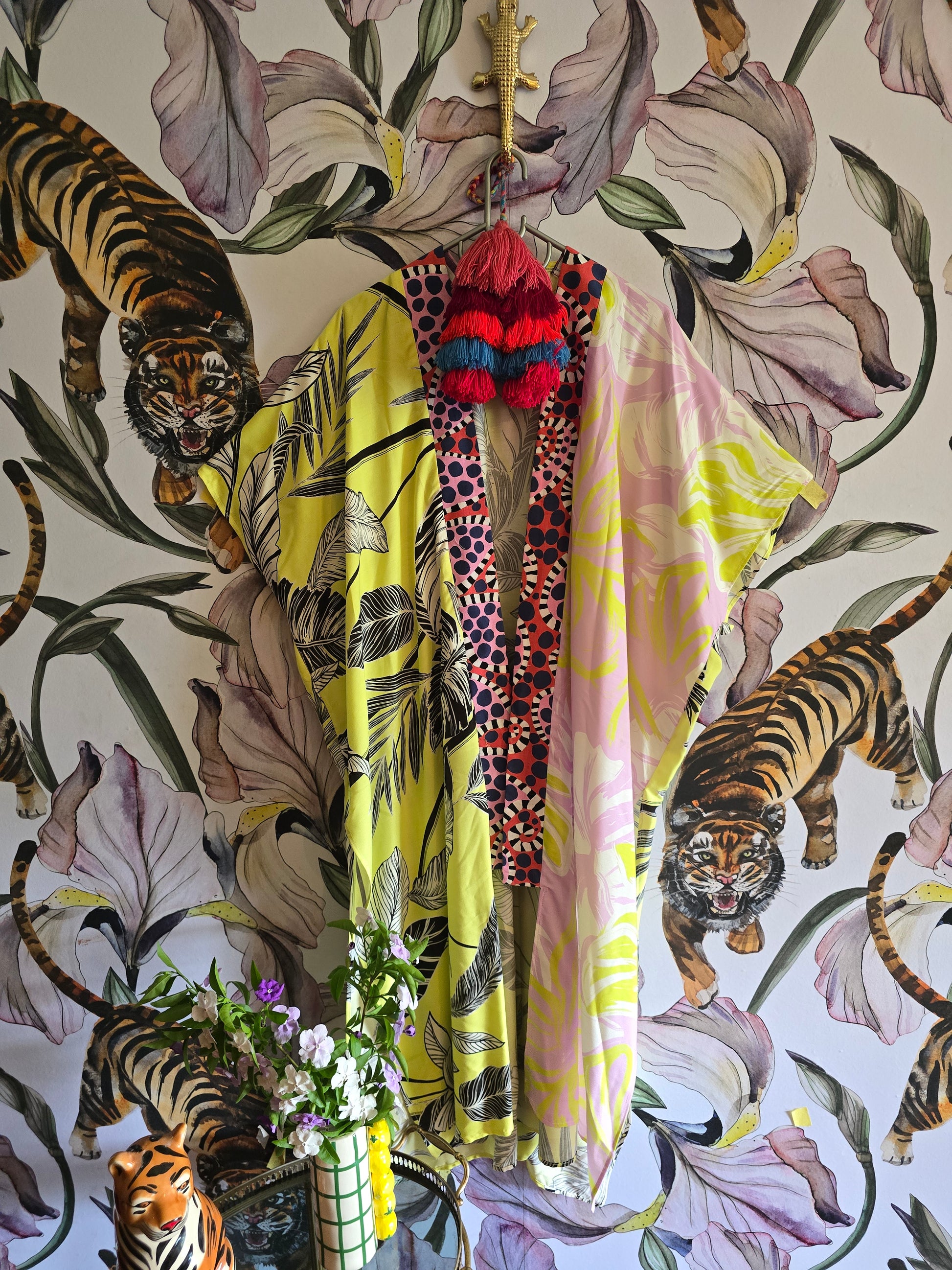 The TROPICAL BLOOM KIMONO