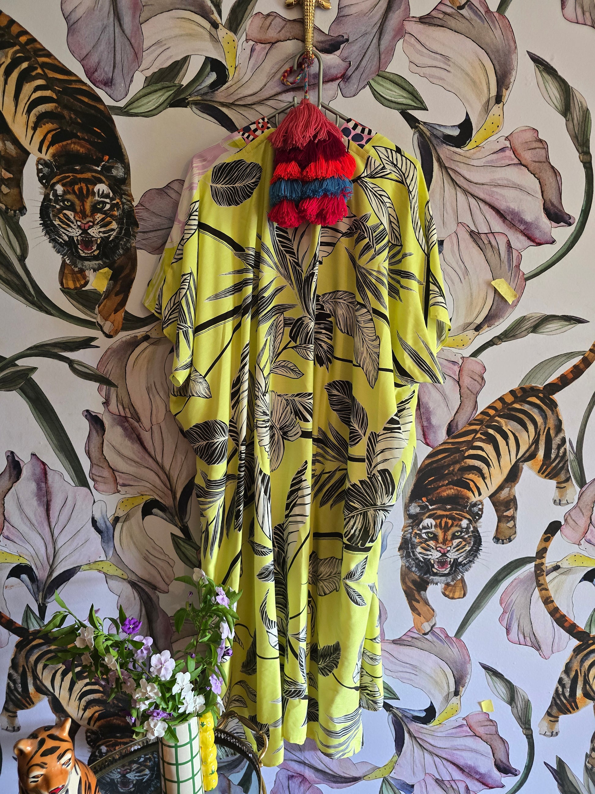 The TROPICAL BLOOM KIMONO