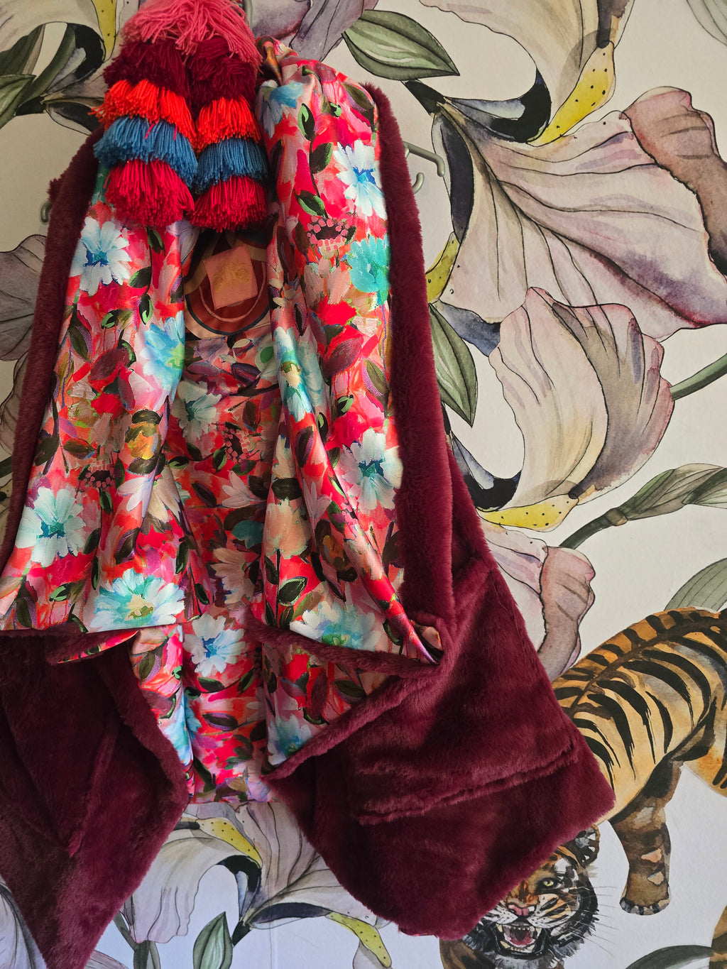 The SLOW RUMBA REVERSIBLE  SLEEVELESS JACKET MAROON & BLOOM