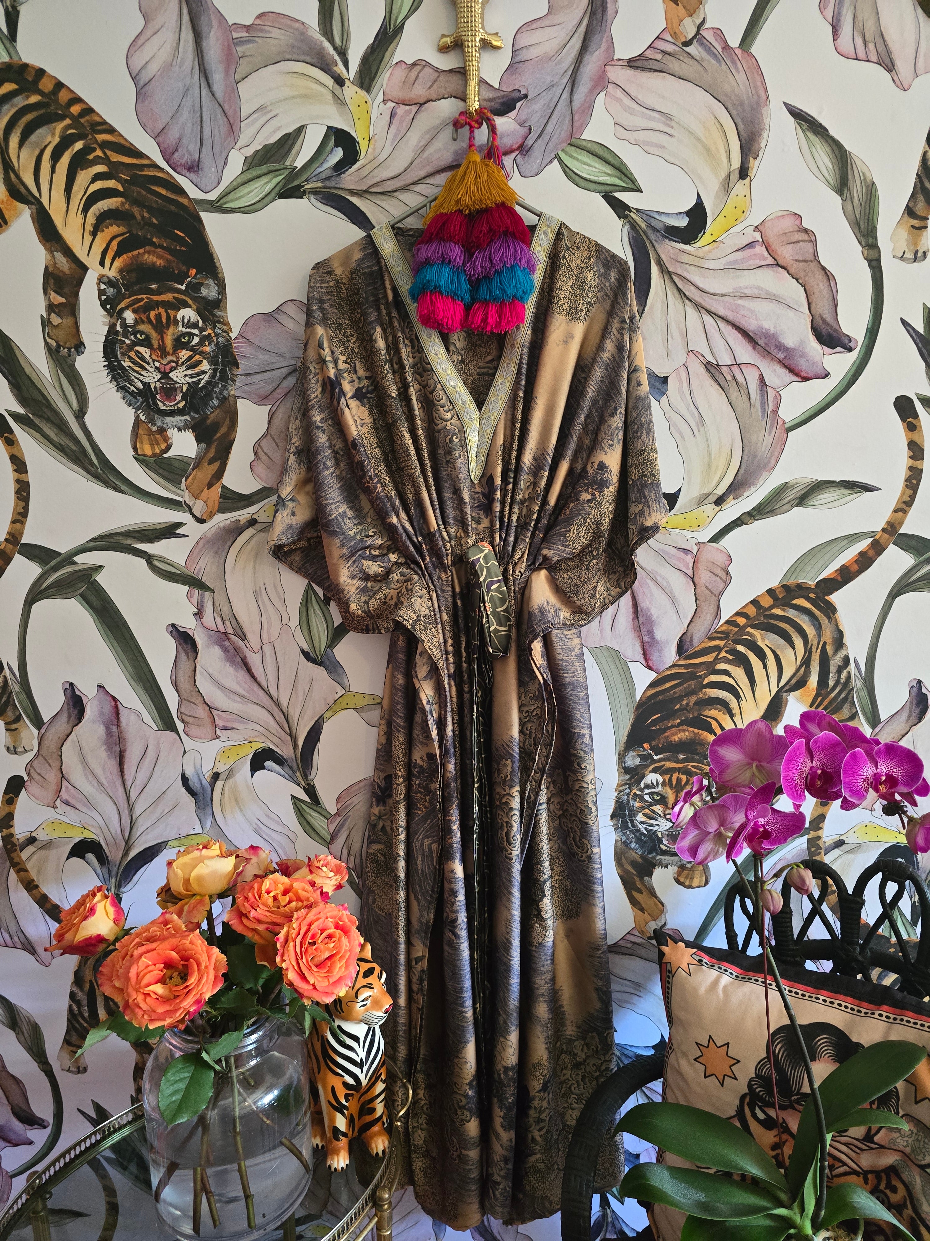 The WHITE LOTUS LONG KAFTAN