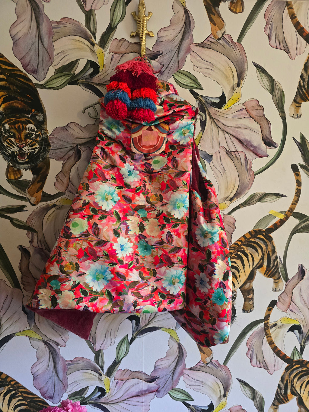 The SLOW RUMBA REVERSIBLE  SLEEVELESS JACKET MAROON & BLOOM