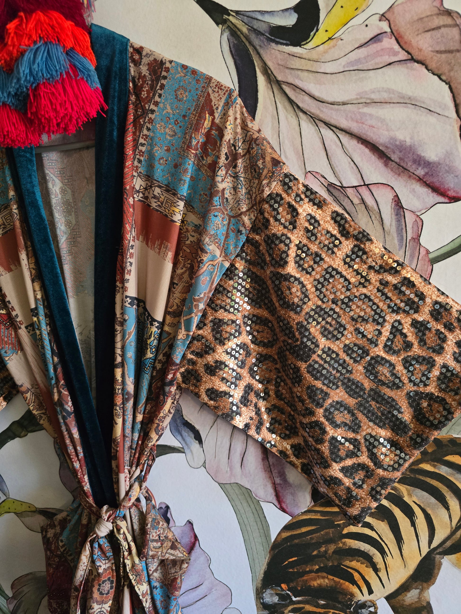 The BROWN & LEOPARD SEQUINS SLEEVE KIMONO