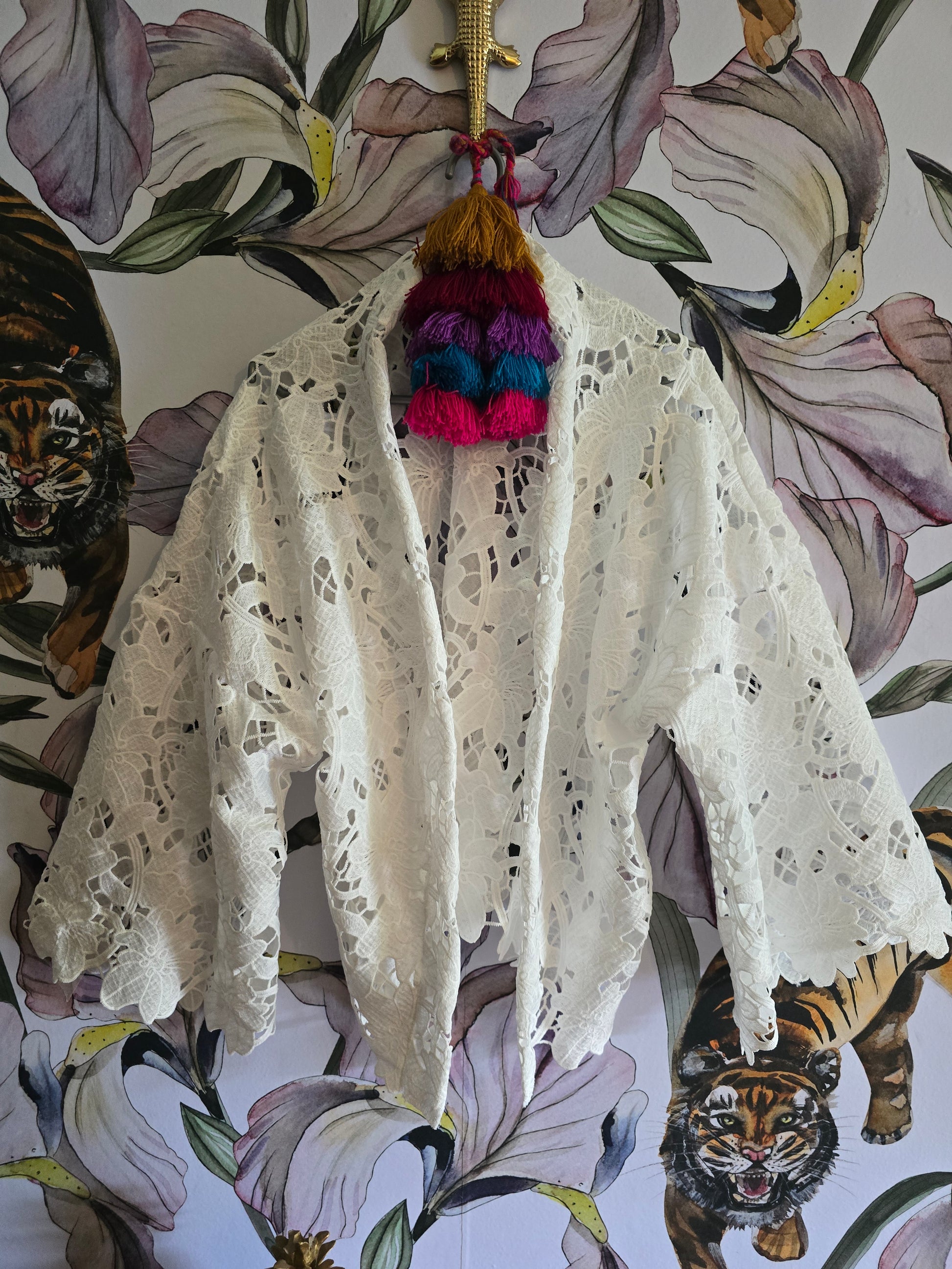 Meet me in the Lobby, Darling lace kimono
