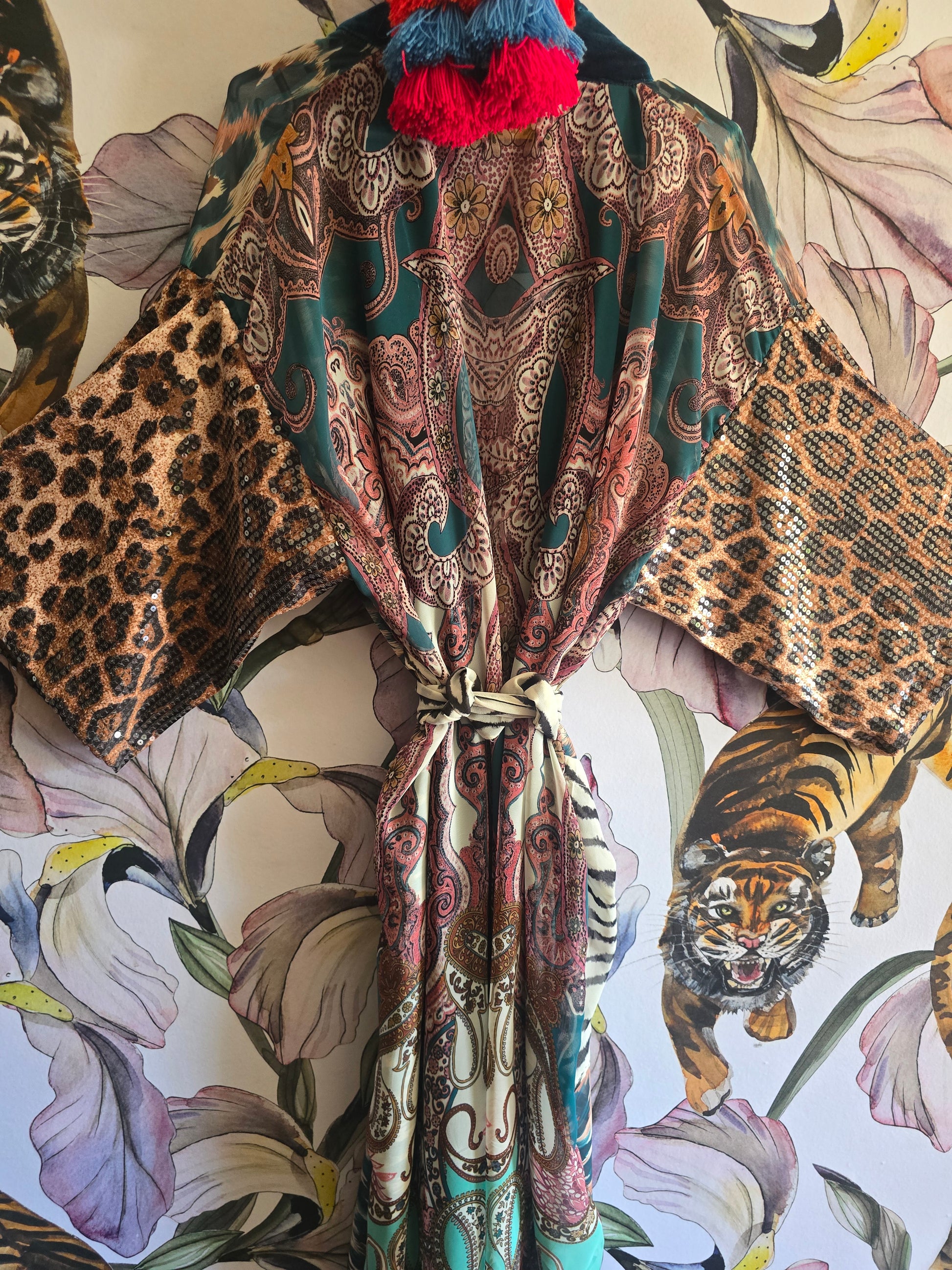 The EMRALD & PAISLY KIMONO WITH SEQUINS SLEEVES & VELVET TRIM