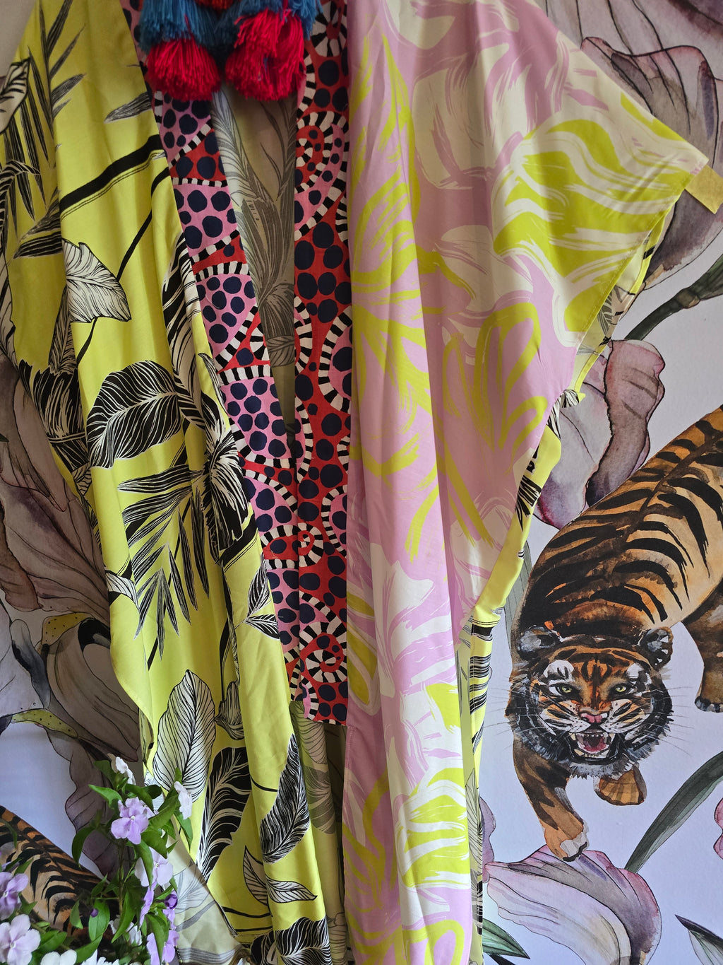 The TROPICAL BLOOM KIMONO