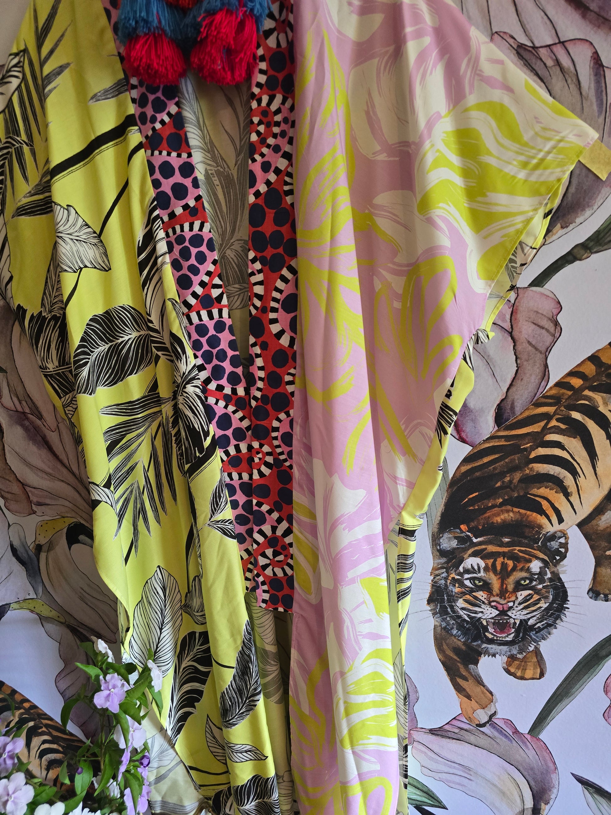 The TROPICAL BLOOM KIMONO