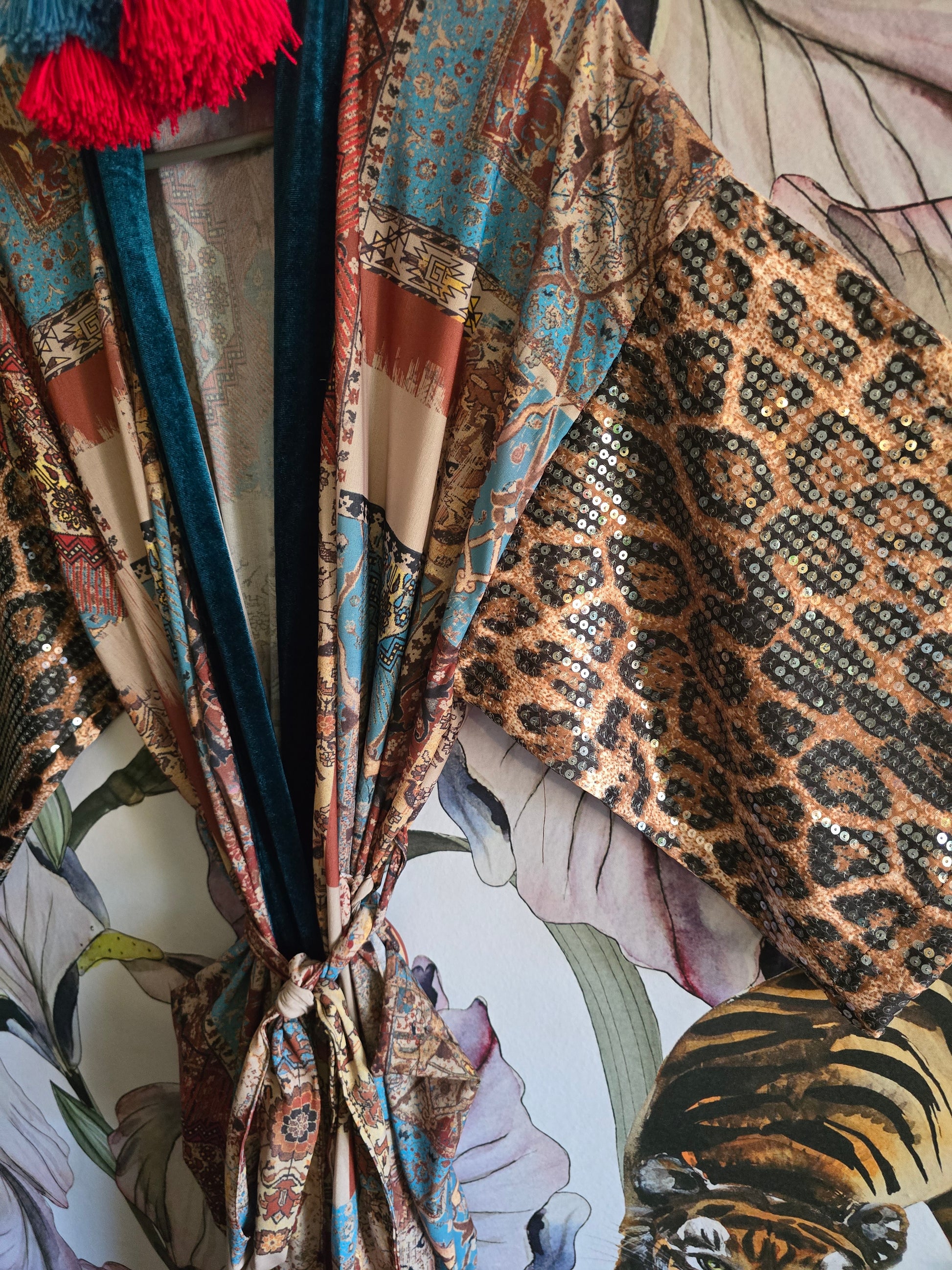 The BROWN & LEOPARD SEQUINS SLEEVE KIMONO