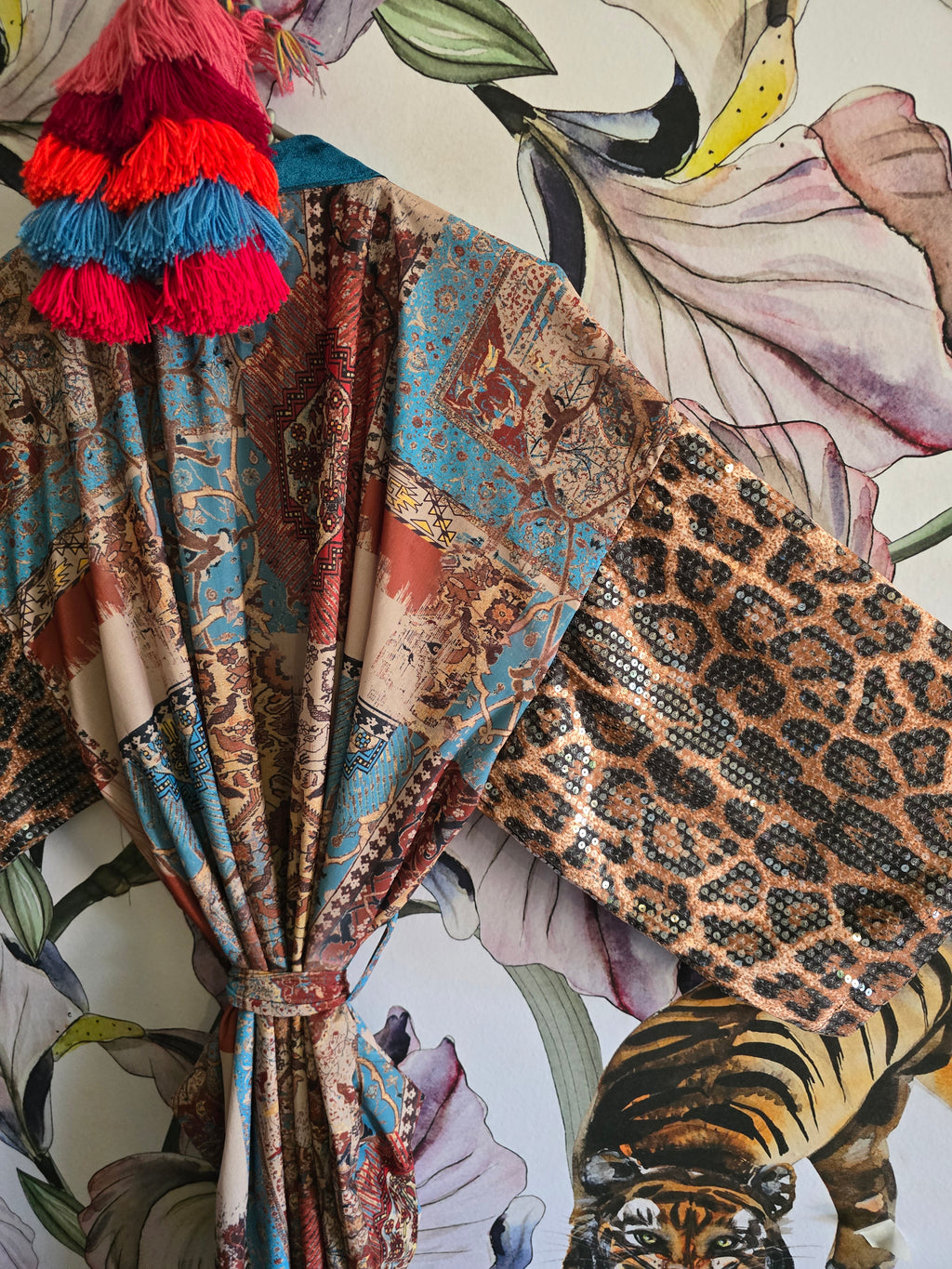 The BROWN & LEOPARD SEQUINS SLEEVE KIMONO