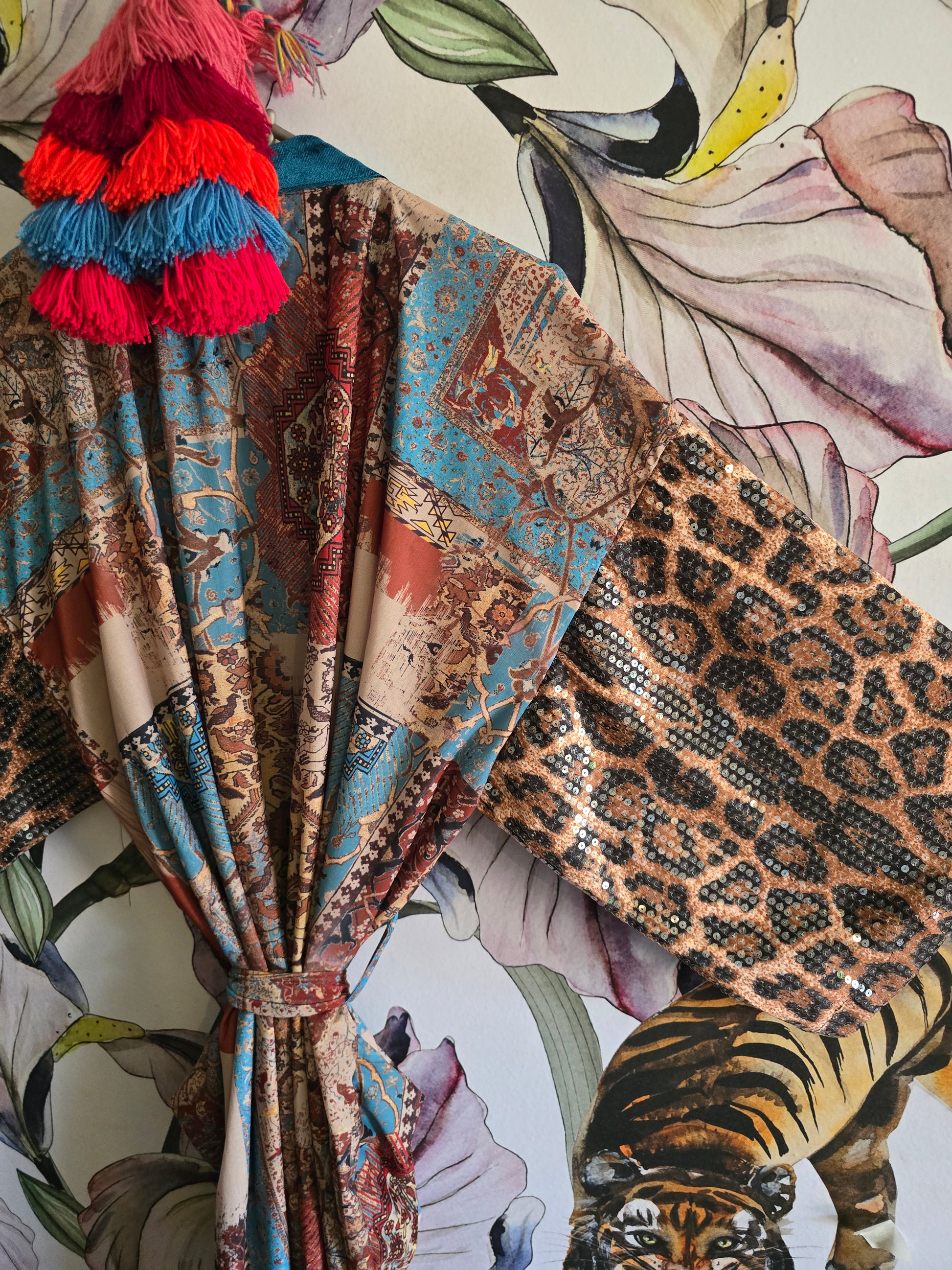 The BROWN & LEOPARD SEQUINS SLEEVE KIMONO