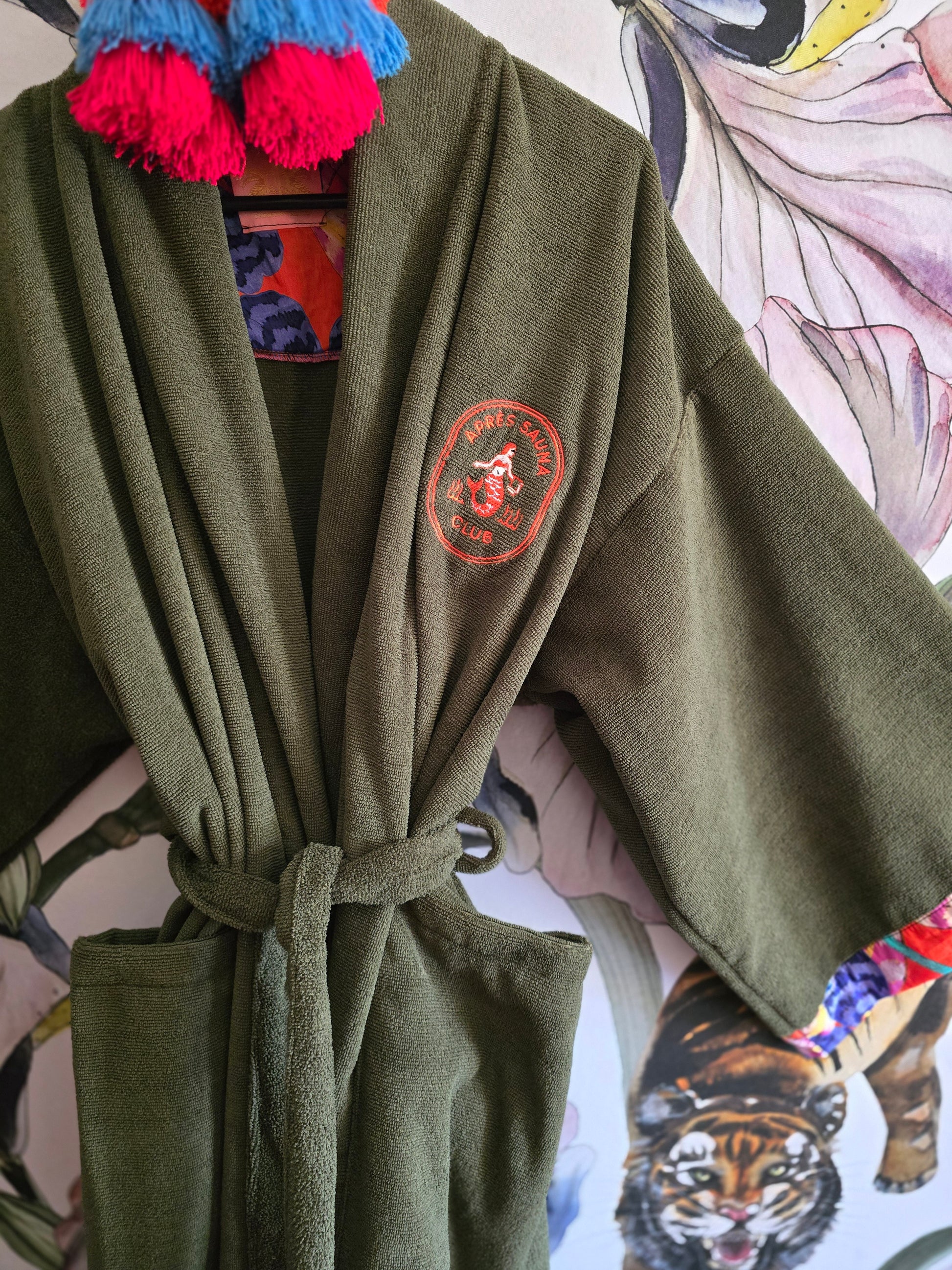 The APRÈS SAUNA CLUB TOWLING GOWN - SEAWEED GREEN
